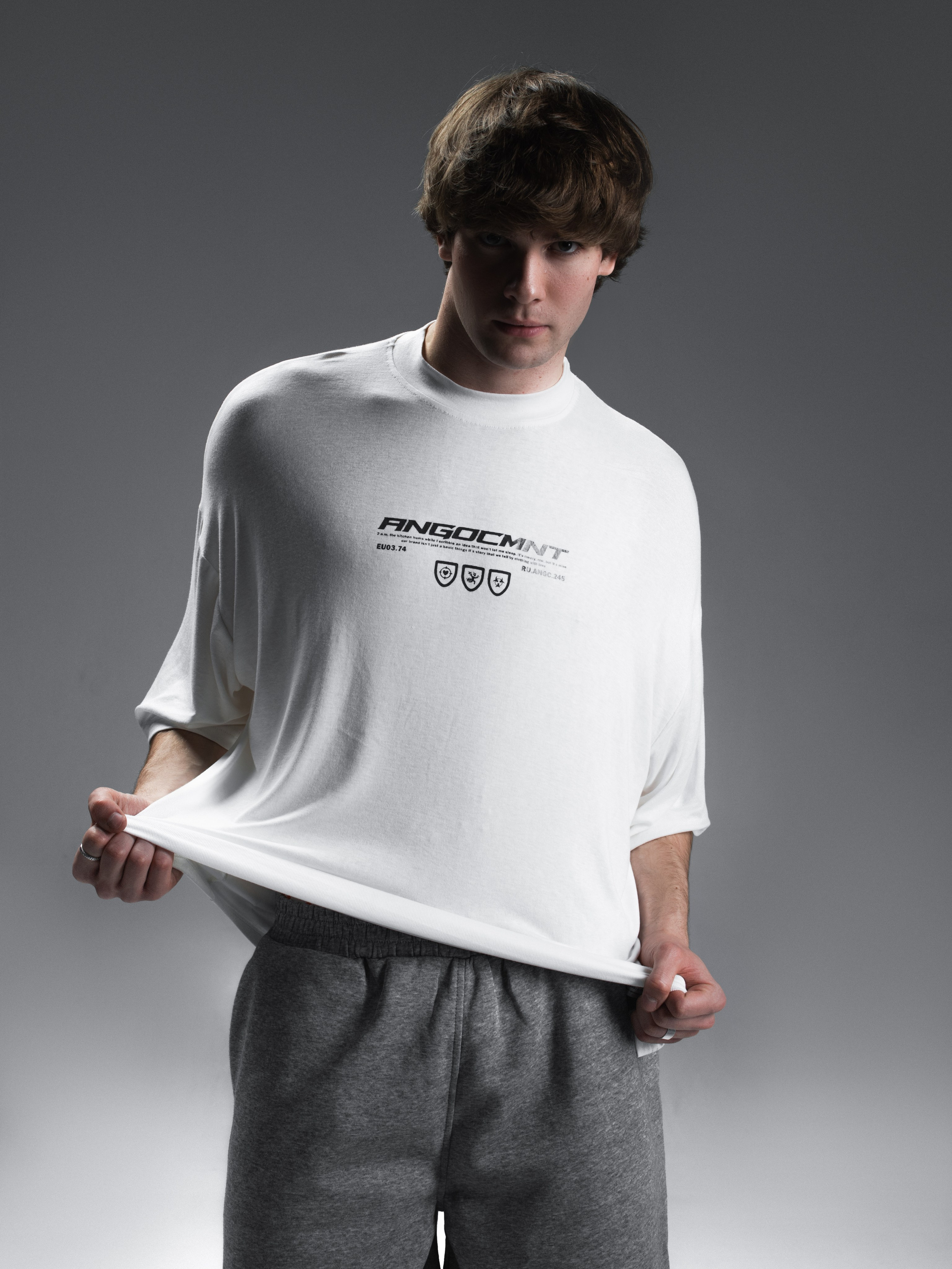 КАТАЛОГ | серый фон. RUNA production — стильные съемки для брендов