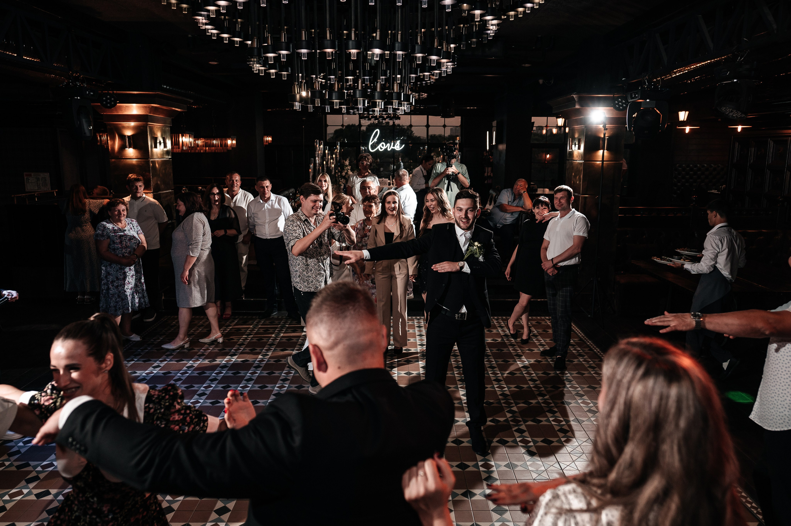 Даниил и Валерия. Черная утка. Полный день. Фотограф Екатерина Бочарникова