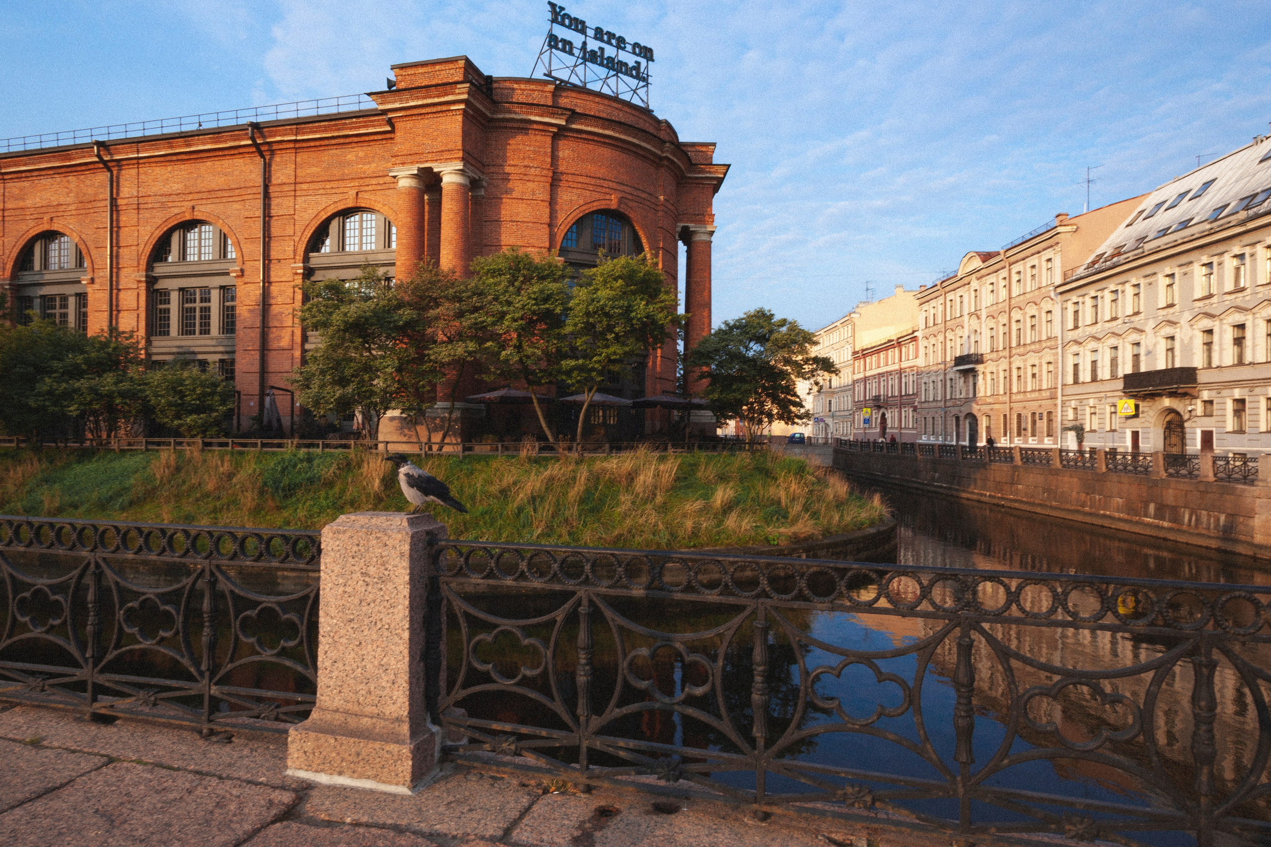 Фотовыставка в Санкт-Петербурге "А где ты гулешь с собачкой, если живешь в центре?"