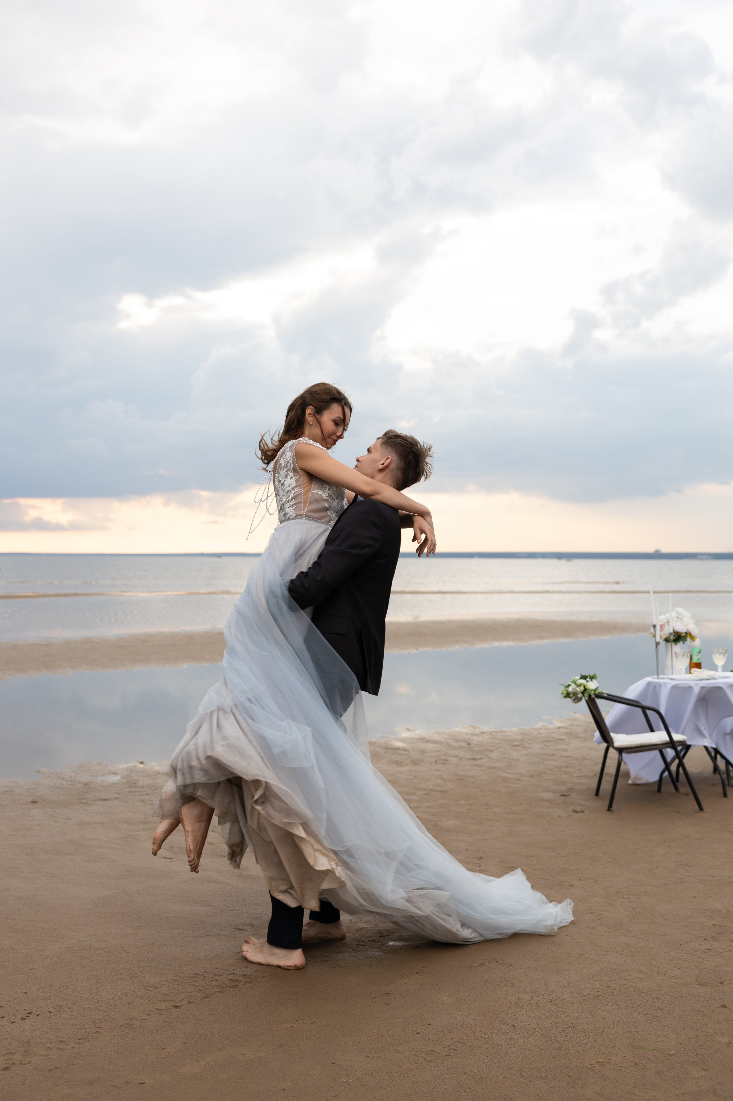 Свадебный ужин для двоих на берегу Финского залива. Фотограф в Санкт-Петербурге Вагнер Юлия