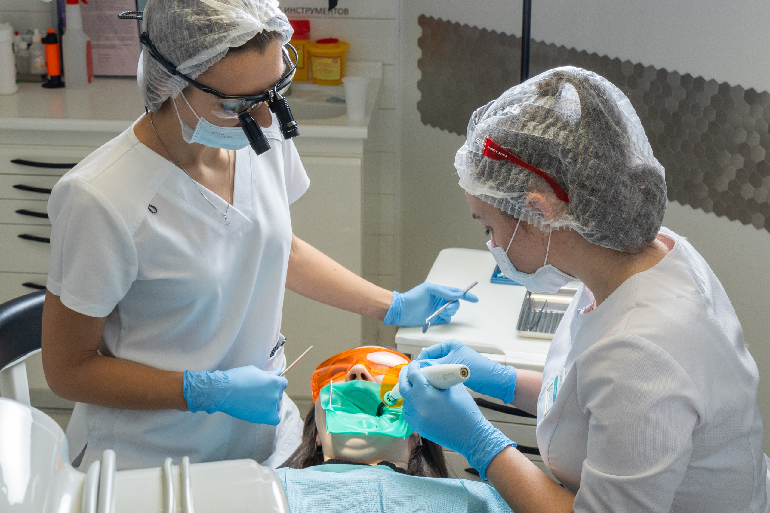 Стоматологическая клиника. Photomantis