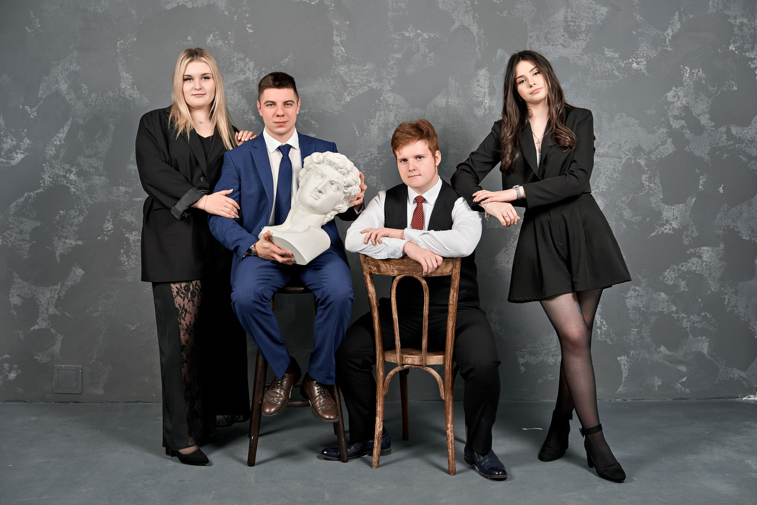 Выпускные альбомы для 9-11 классов. Фотосъёмка в студии. Калуга. Фотограф Меняйло Евгений. Свадьба. Портрет. Репортаж. Семья. Контент
