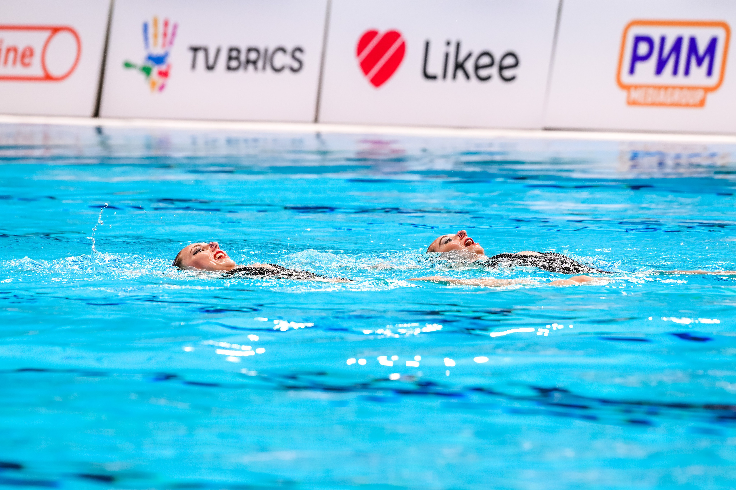 Синхронное плавание «Спортивные игры стран БРИКС». Спортивный и репортажный фотограф в Казани Вячеслав Сатонин