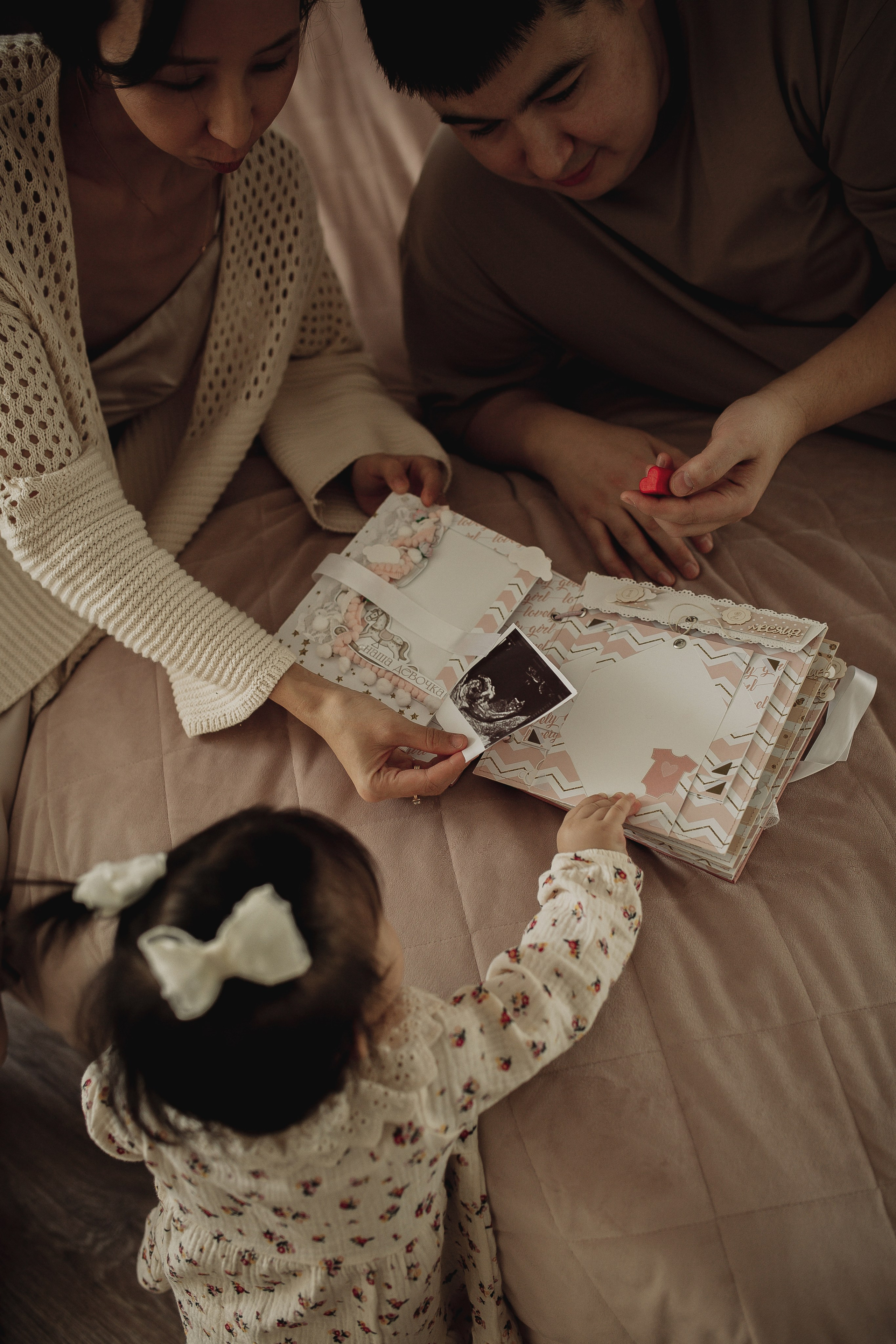 Семейные объятия в родных стенах. Семейный и свадебный фотограф в Саратове Катерина Оленская