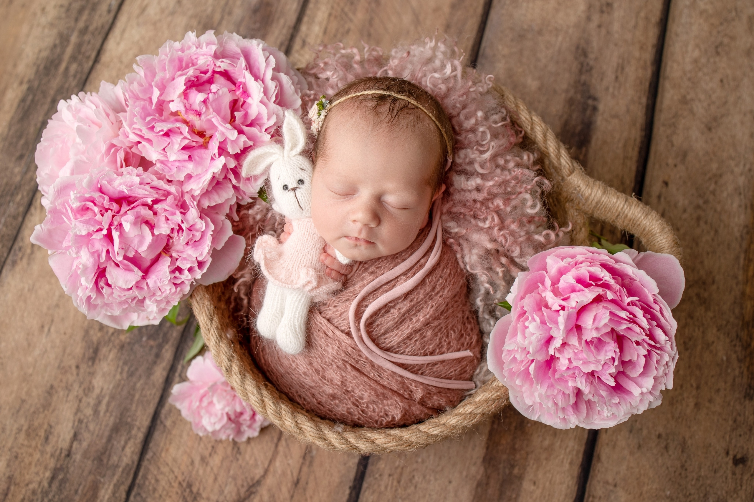 Нежная и милая фотосессия первых дней жизни Вашего ребенка в Минске. Фотограф новорождённых Минск — стоимость newborn фотосессии в Минске