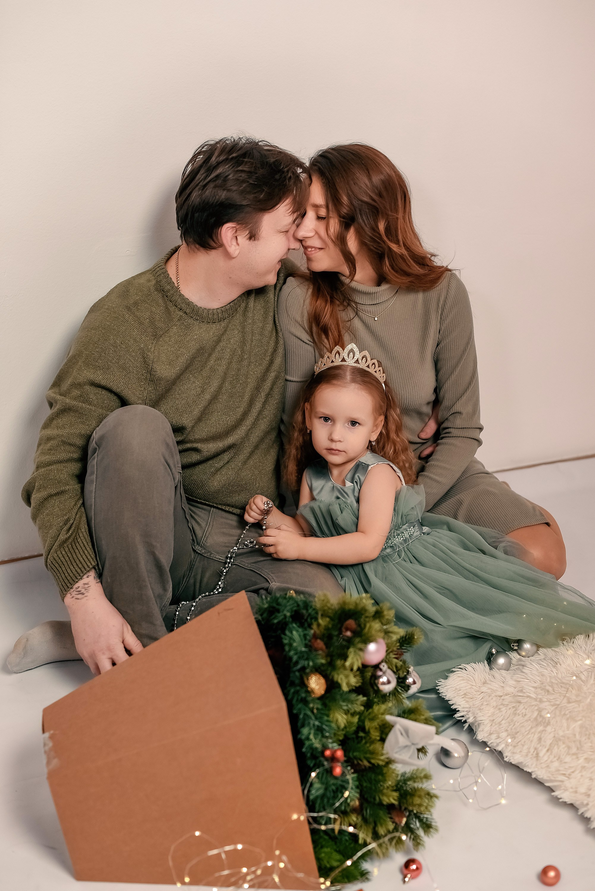 Новогодняя семейная фотосессия 2026 г. Фотограф Тула творческие фотосессии недорого Ольга Ромашина