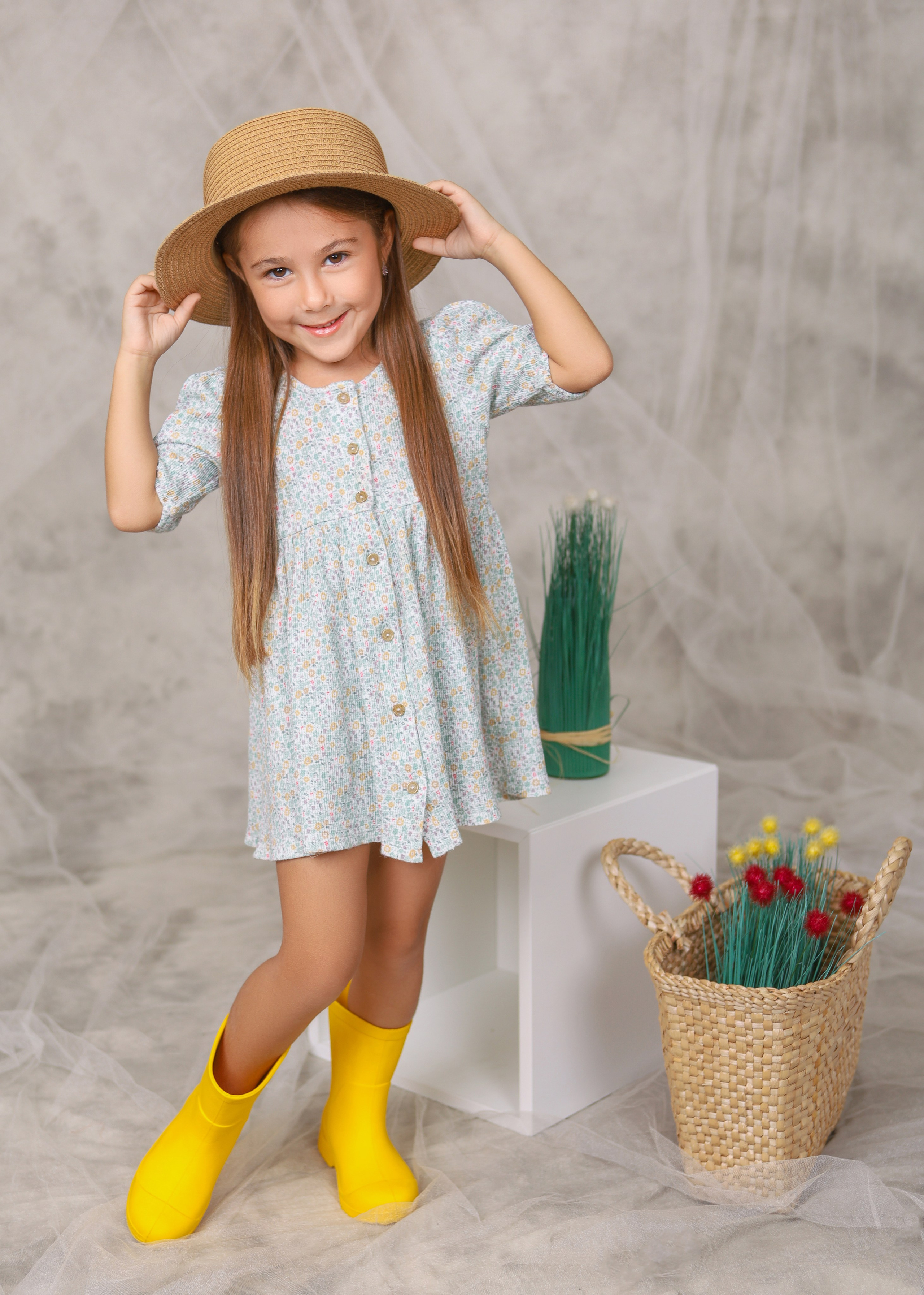 Общее фото в детском саду с выездным реквизитом в Тюмени. Выпускные альбомы в Тюмени для школ, садов, вузов спортивных секций