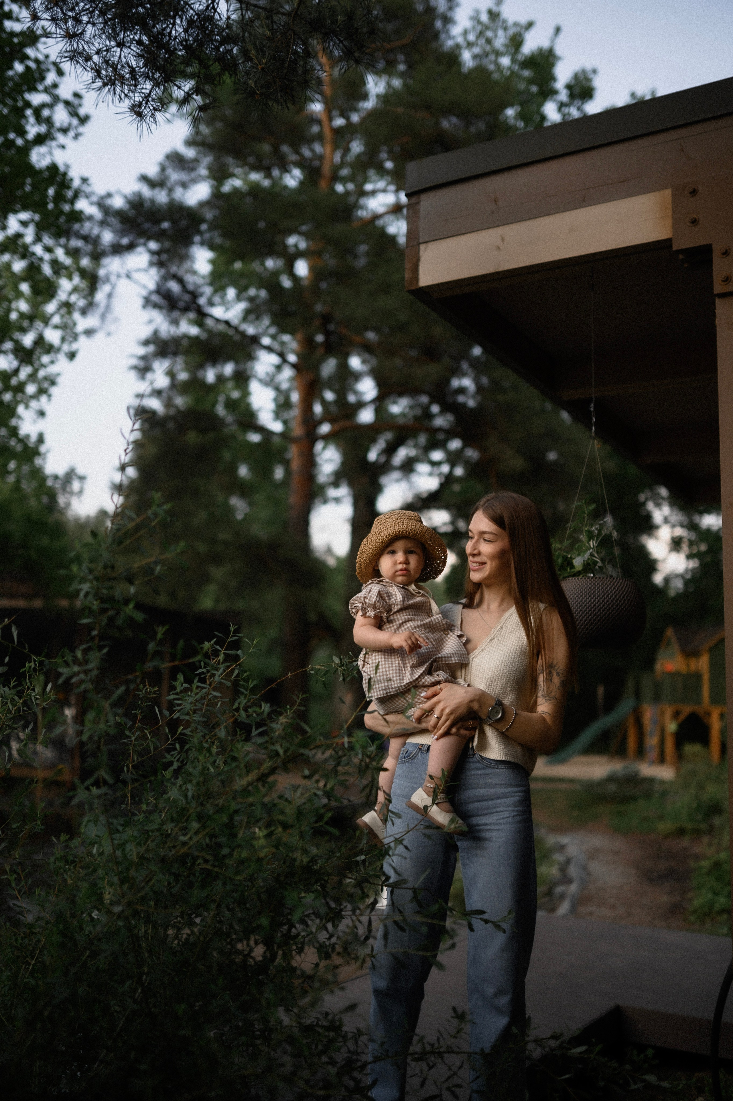 Надя и Алиса в ресторане Кедр. Семейный и свадебный lifestyle-фотограф в Москве Мария Петрова