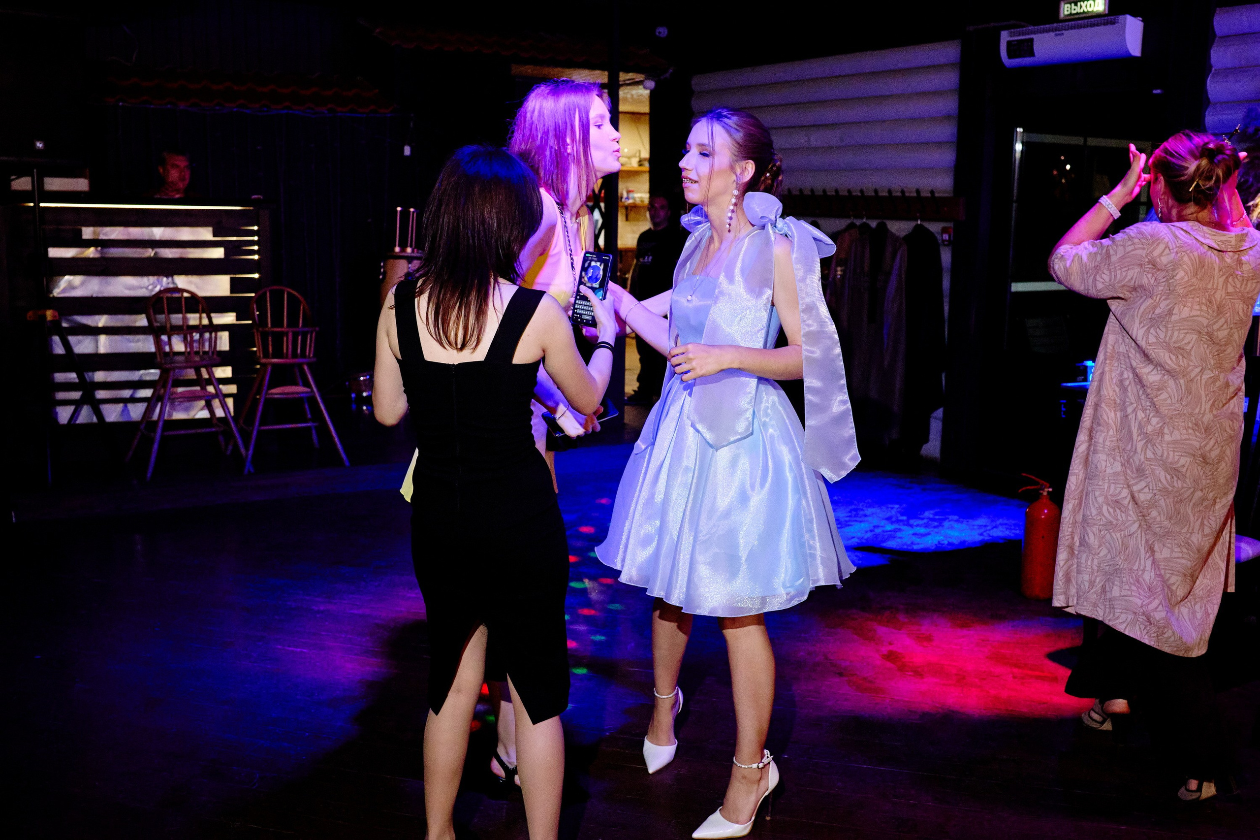 Выпускной 35 Сош. Фотограф Выпускные альбомы Таганрог Сергей Коробченко