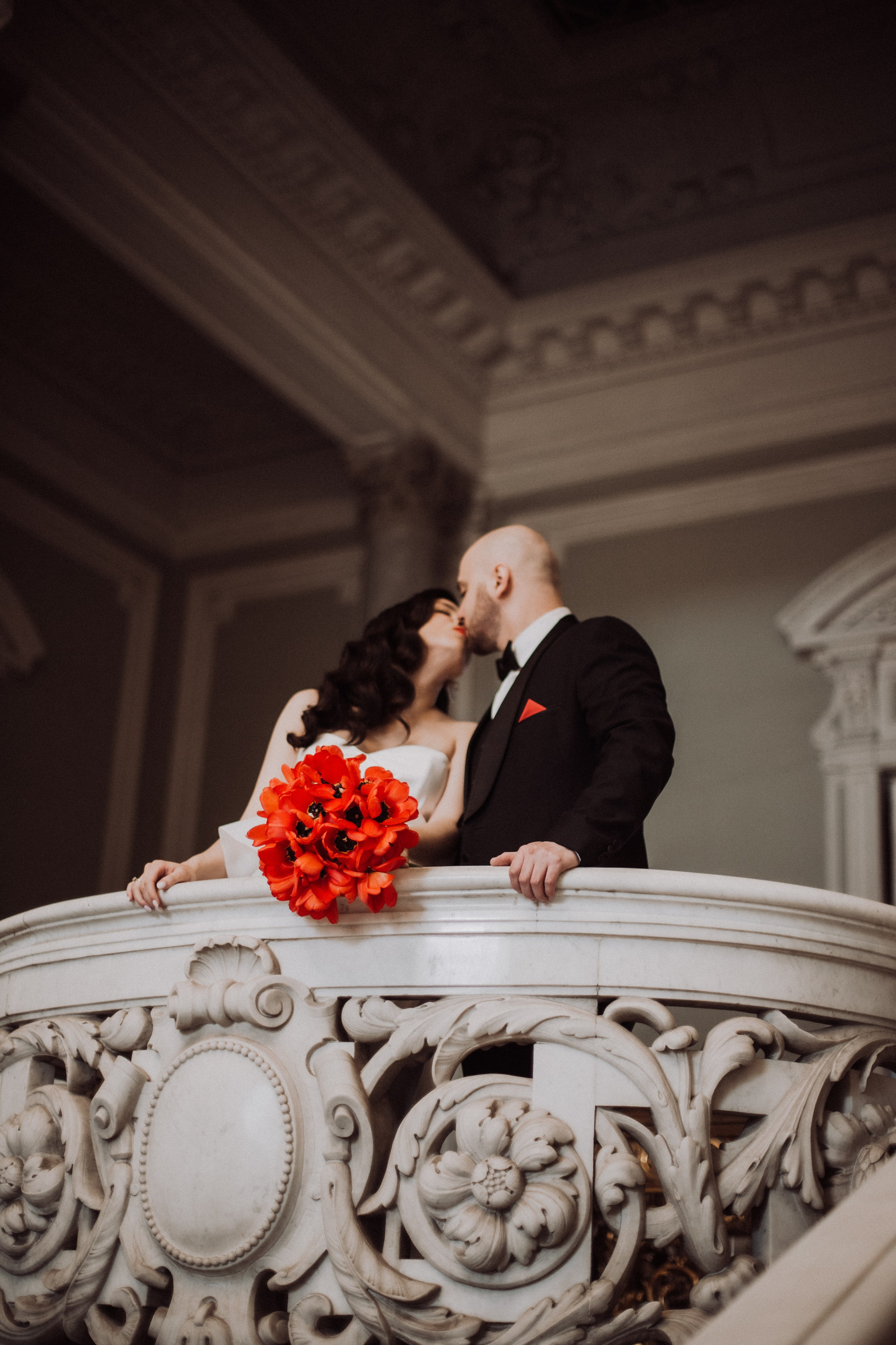 свадьба с красным акцентом идеи для свадебной фотосессии первый загс загс на английской набережной красный цвет акцентная свадьба камерная свадьба только вдвоем любовь счастье в глазах портретная фотография моменты жизни фотограф никитенко анастасия artsnastas 