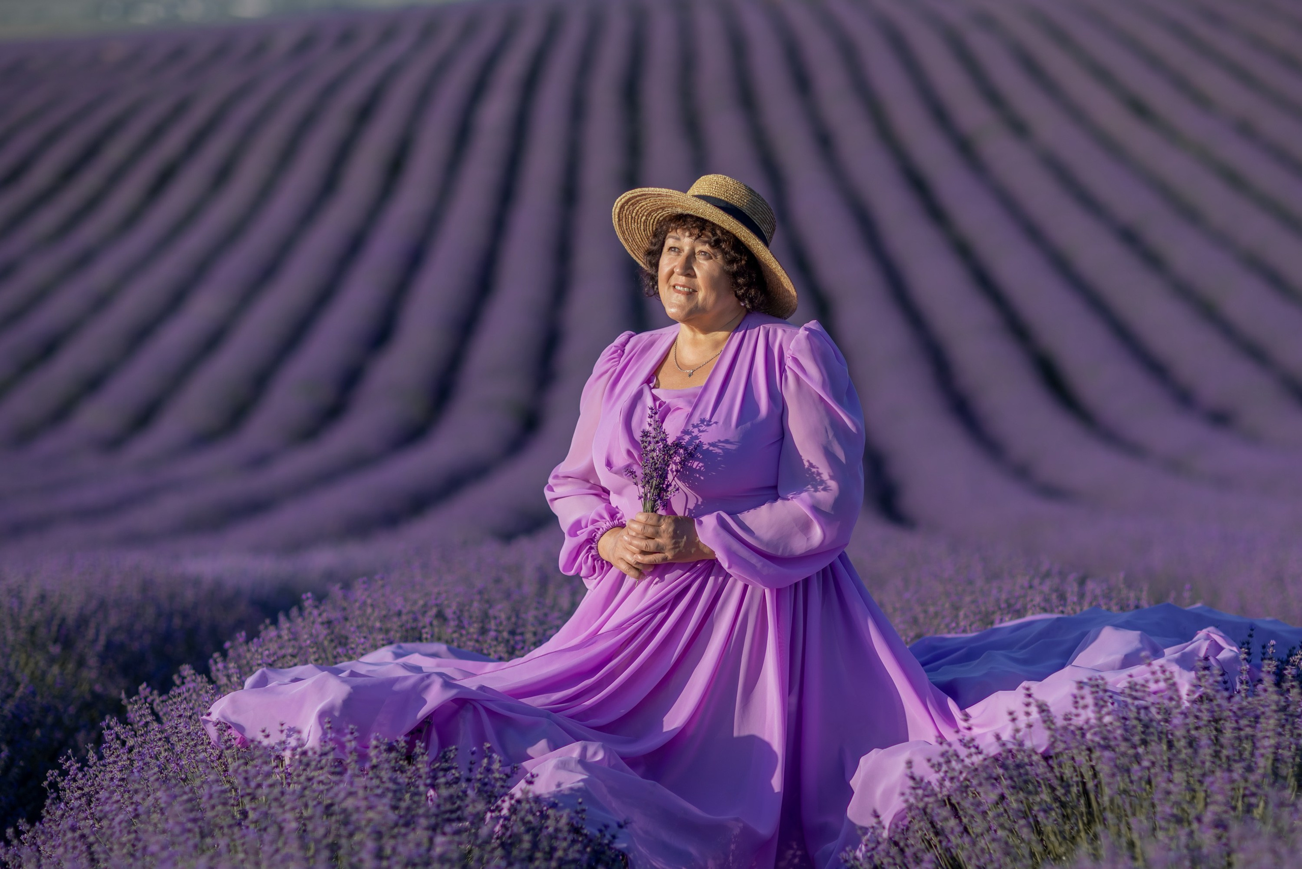 №8 Сиреневое летящее платье с рукавами, пояс на резинке                                                                               размер  48-56 размер 