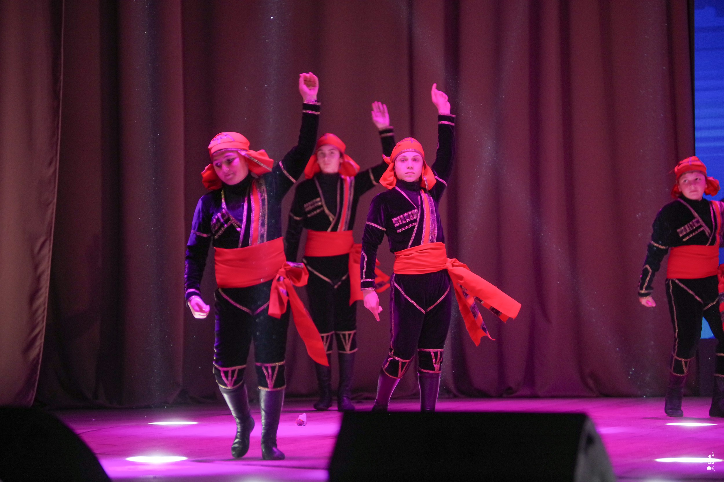 Танцы в Хоби. Портретный фотограф Денис Милютин