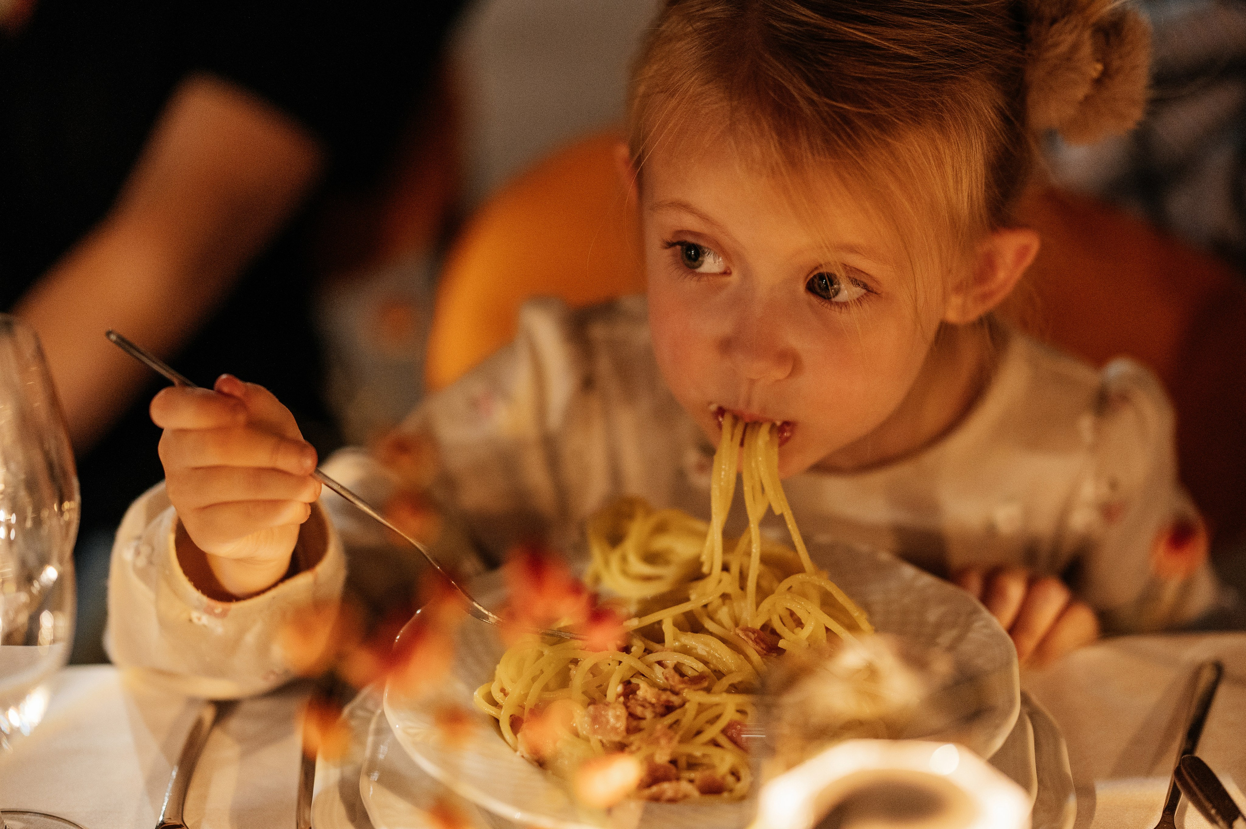 Невероятно атмосферный семейный ужин. Wedding photographer in Moscow and around the world Andrey Medvednikov