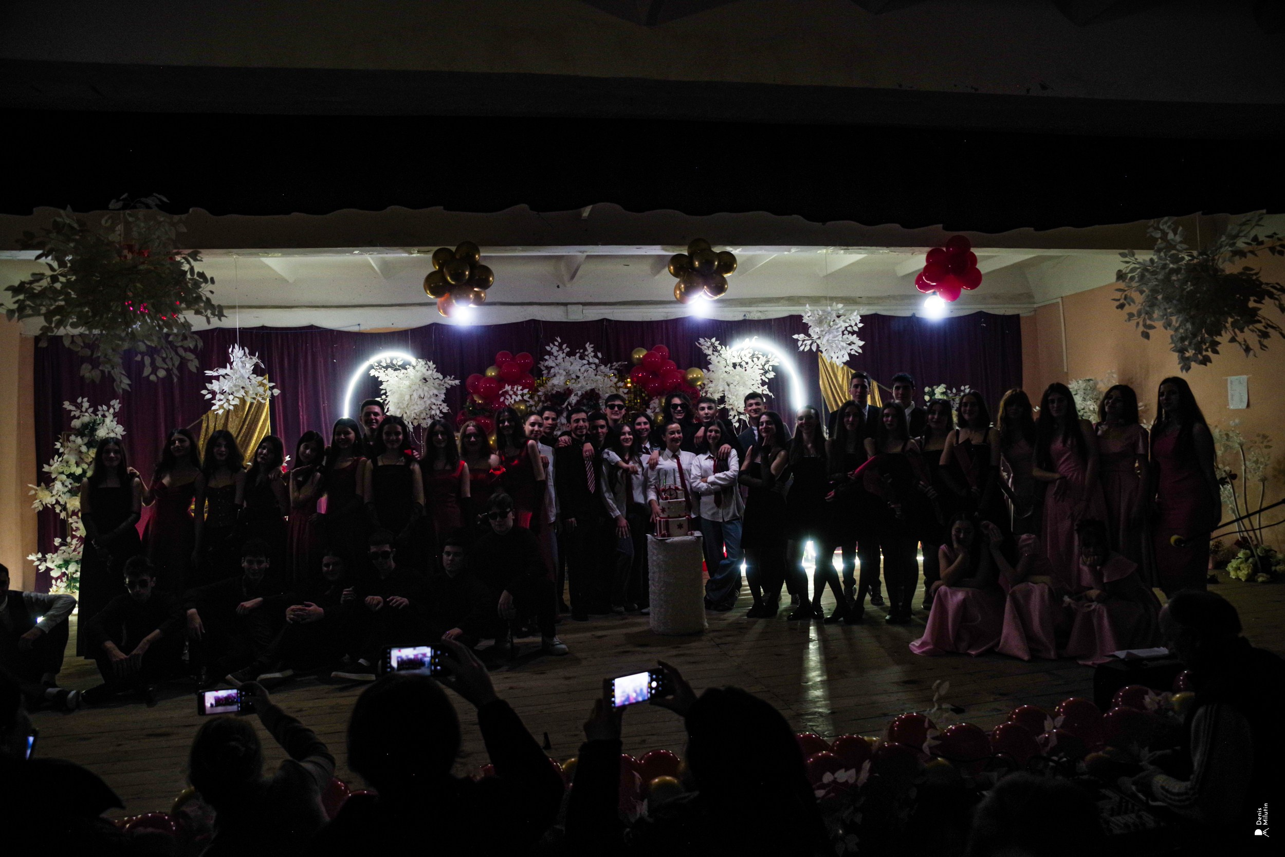 Абаша концерт в школе. Портретный фотограф Денис Милютин