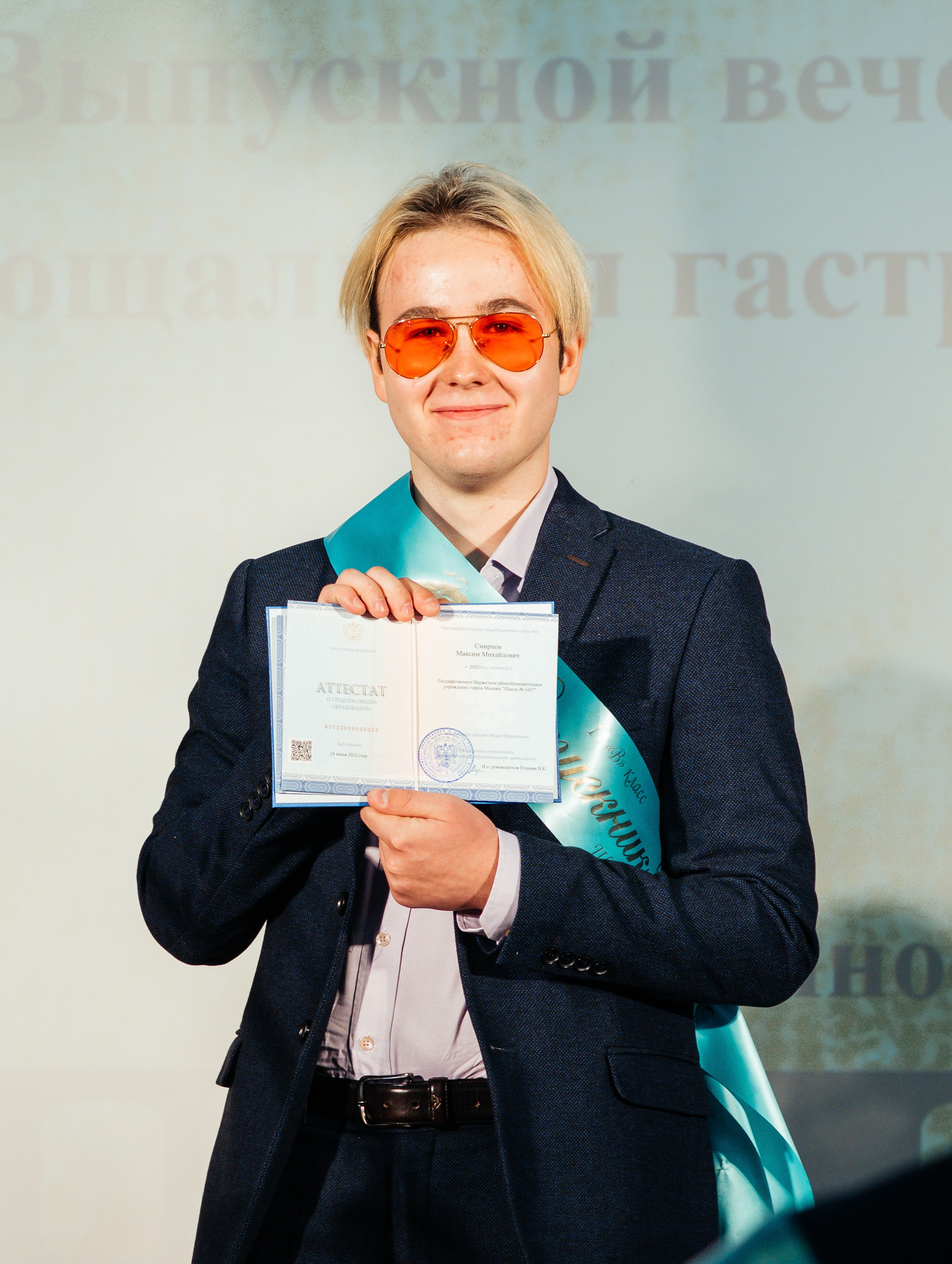 Вручение аттестатов. Выпускные альбомы в Подольске Москве и МО