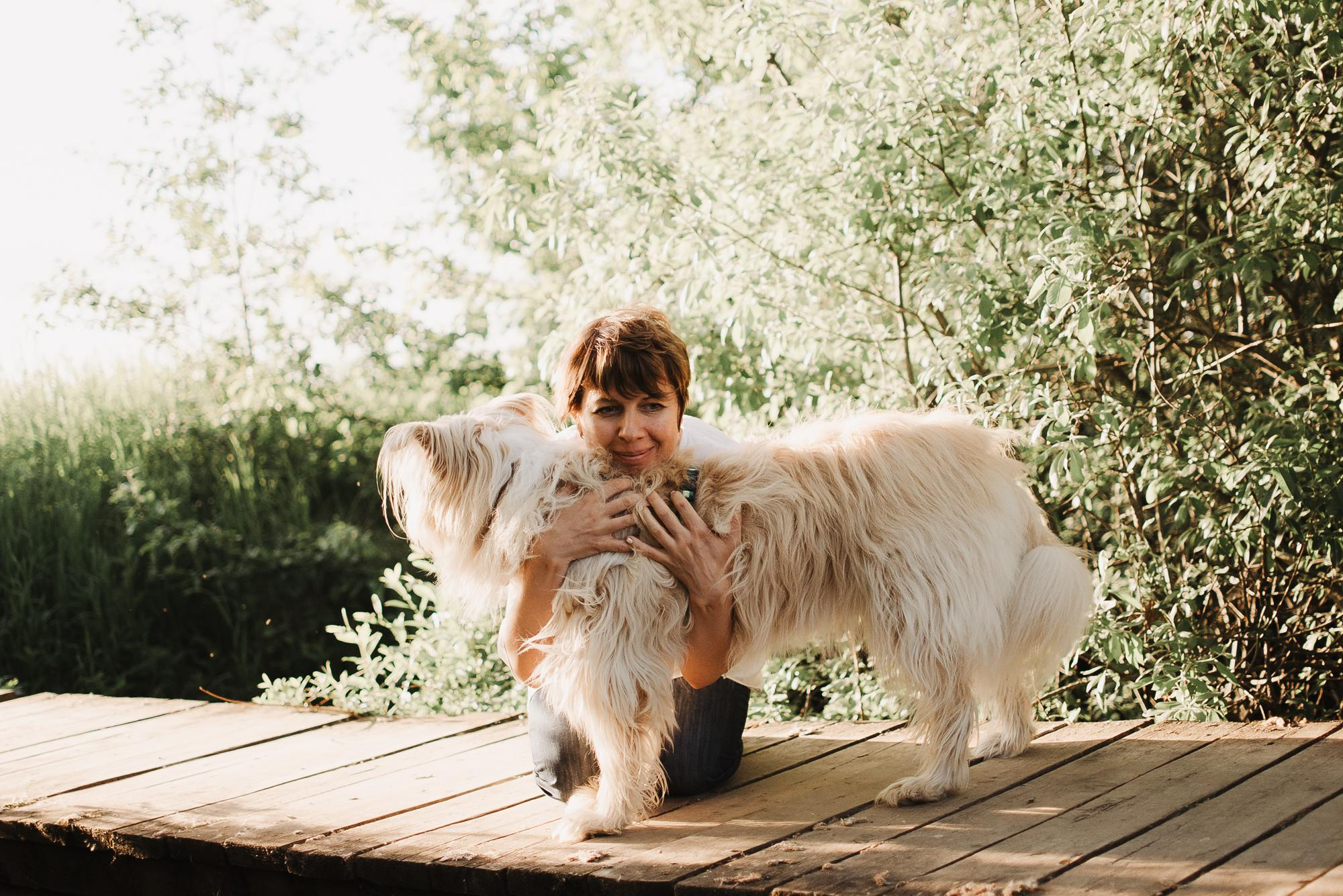 Julia and Marta. Real moments between people and their dogs