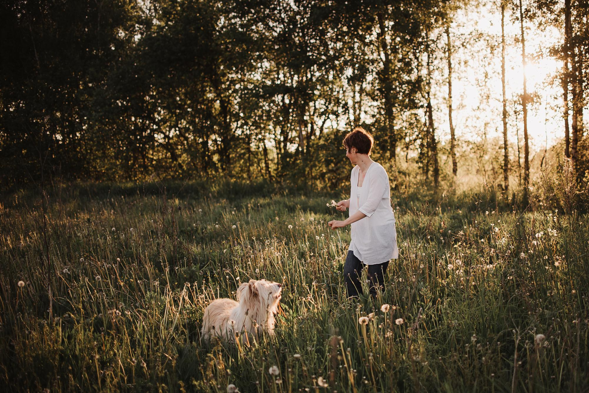 Julia and Marta. Real moments between people and their dogs