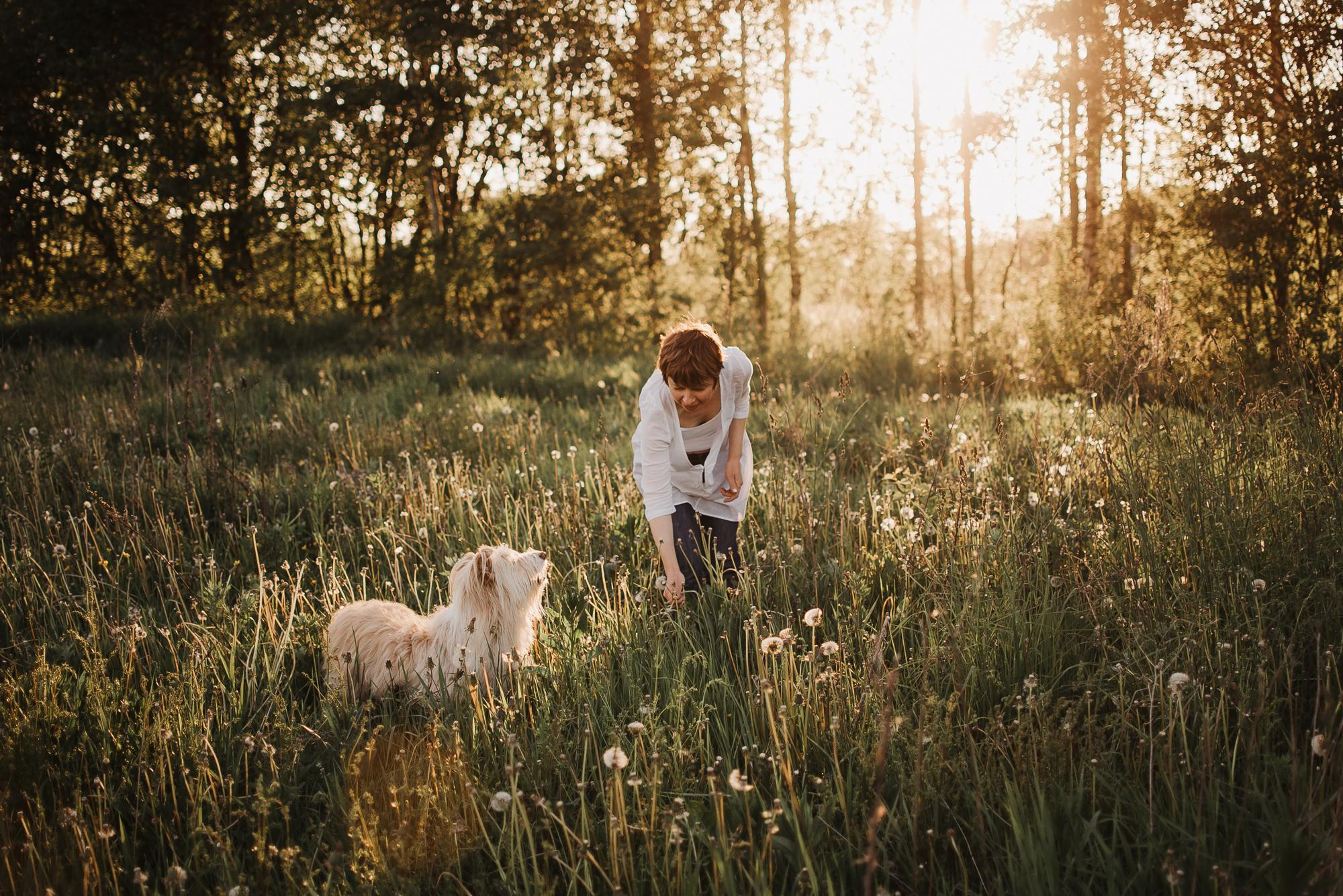 Julia and Marta. Real moments between people and their dogs