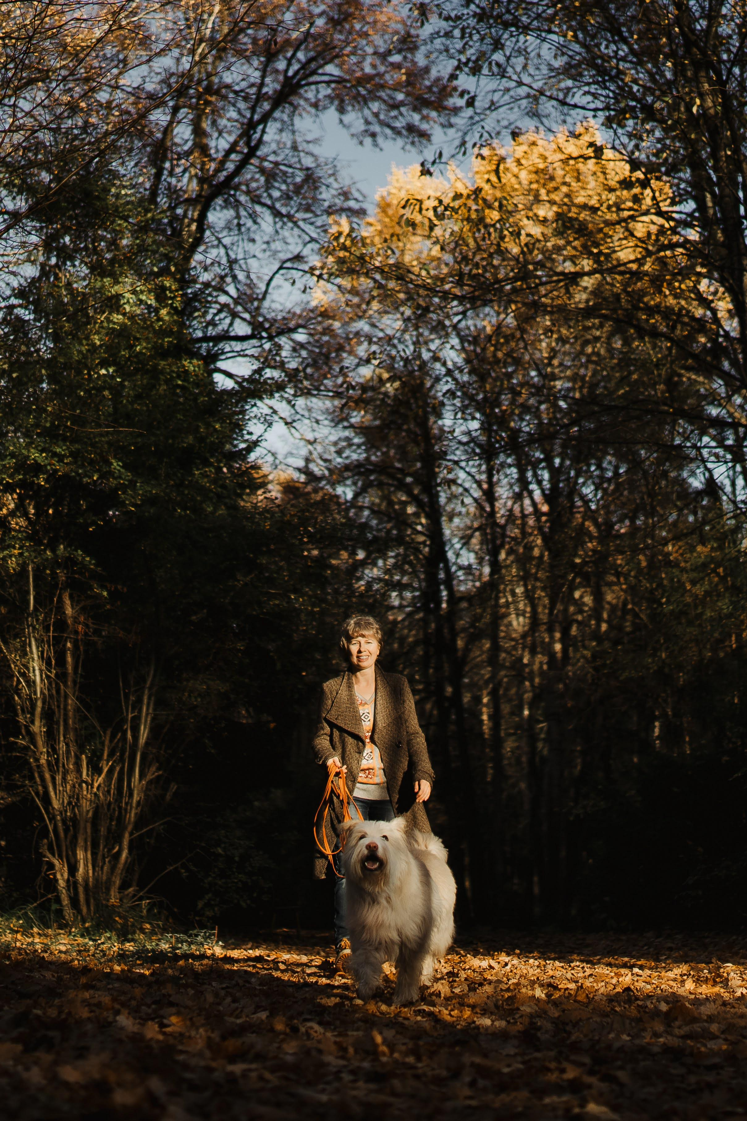 Julia and Marta. Real moments between people and their dogs