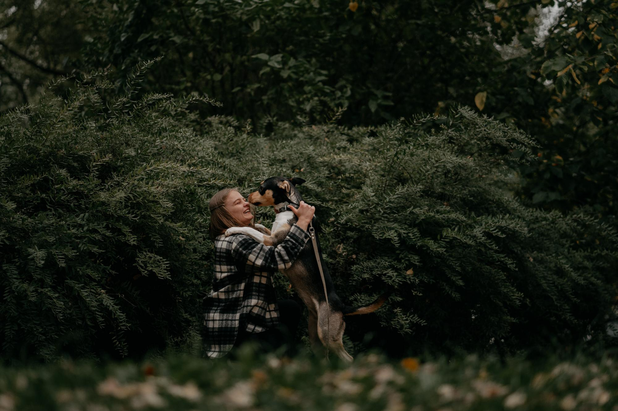 Elena and Molli. Real moments between people and their dogs