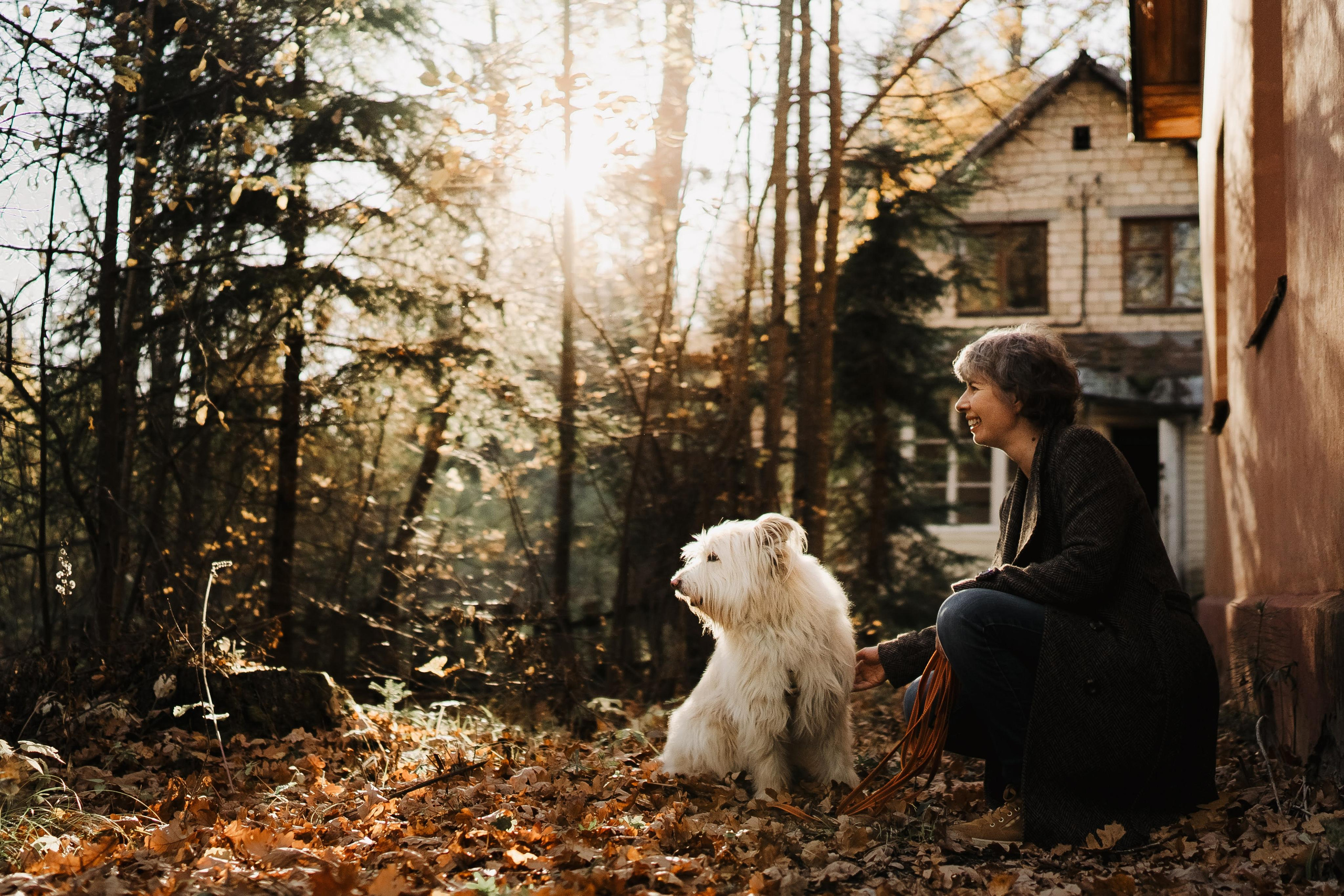Julia and Marta. Real moments between people and their dogs
