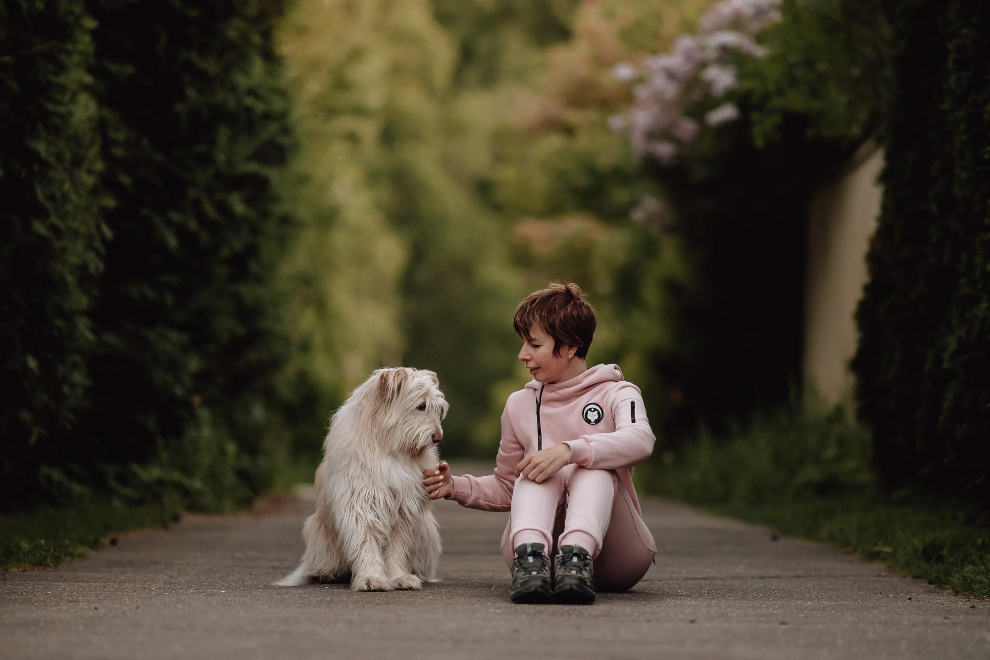 Julia and Marta. Real moments between people and their dogs