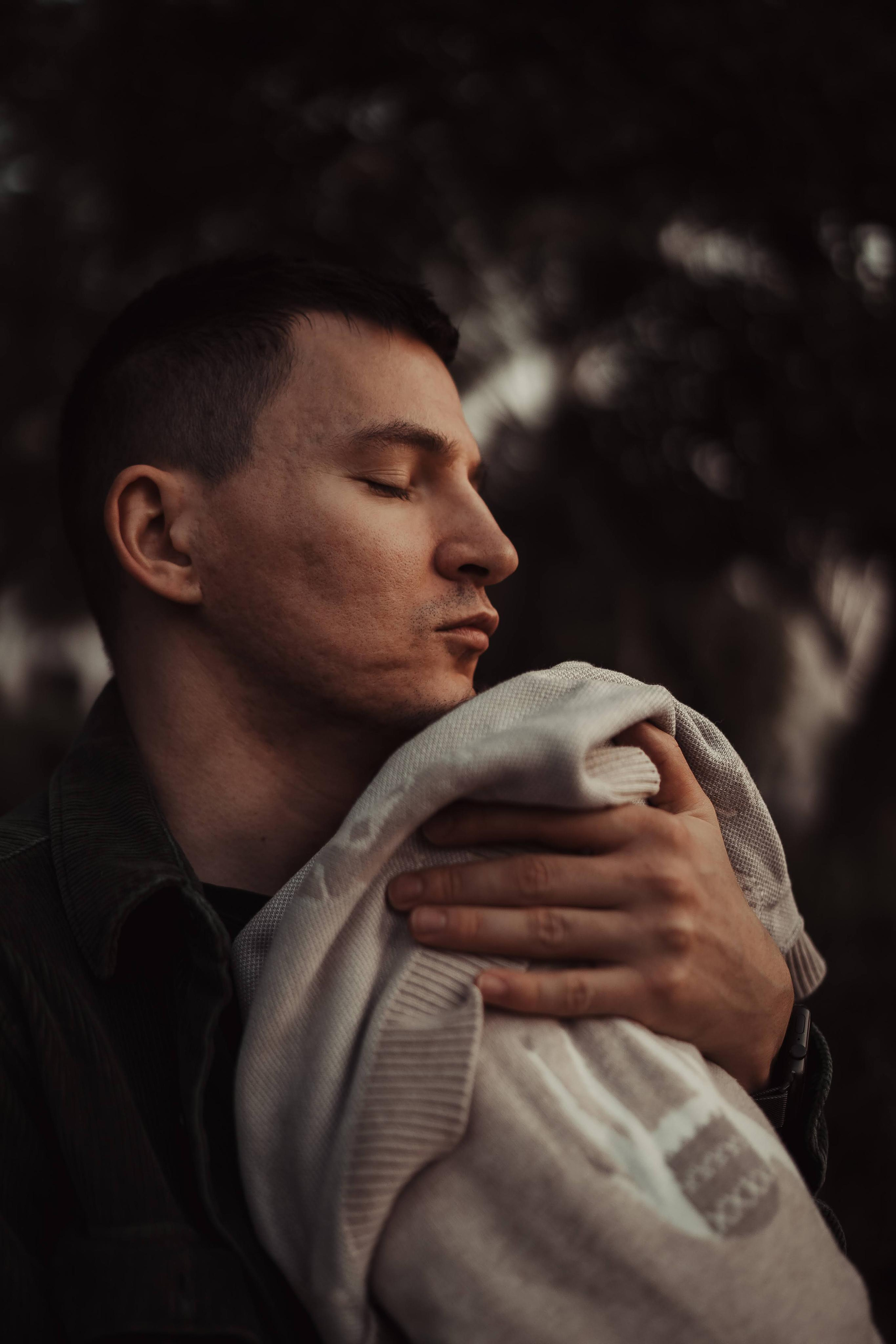 Family photo shoot. Real moments between people and their dogs