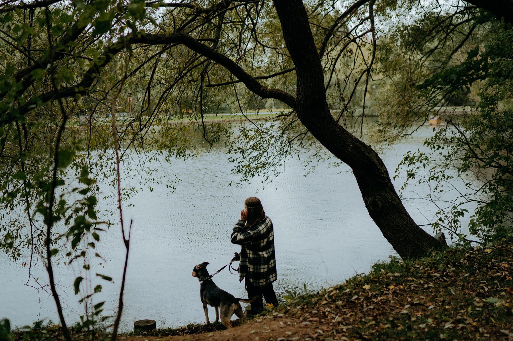 Elena and Molli. Real moments between people and their dogs