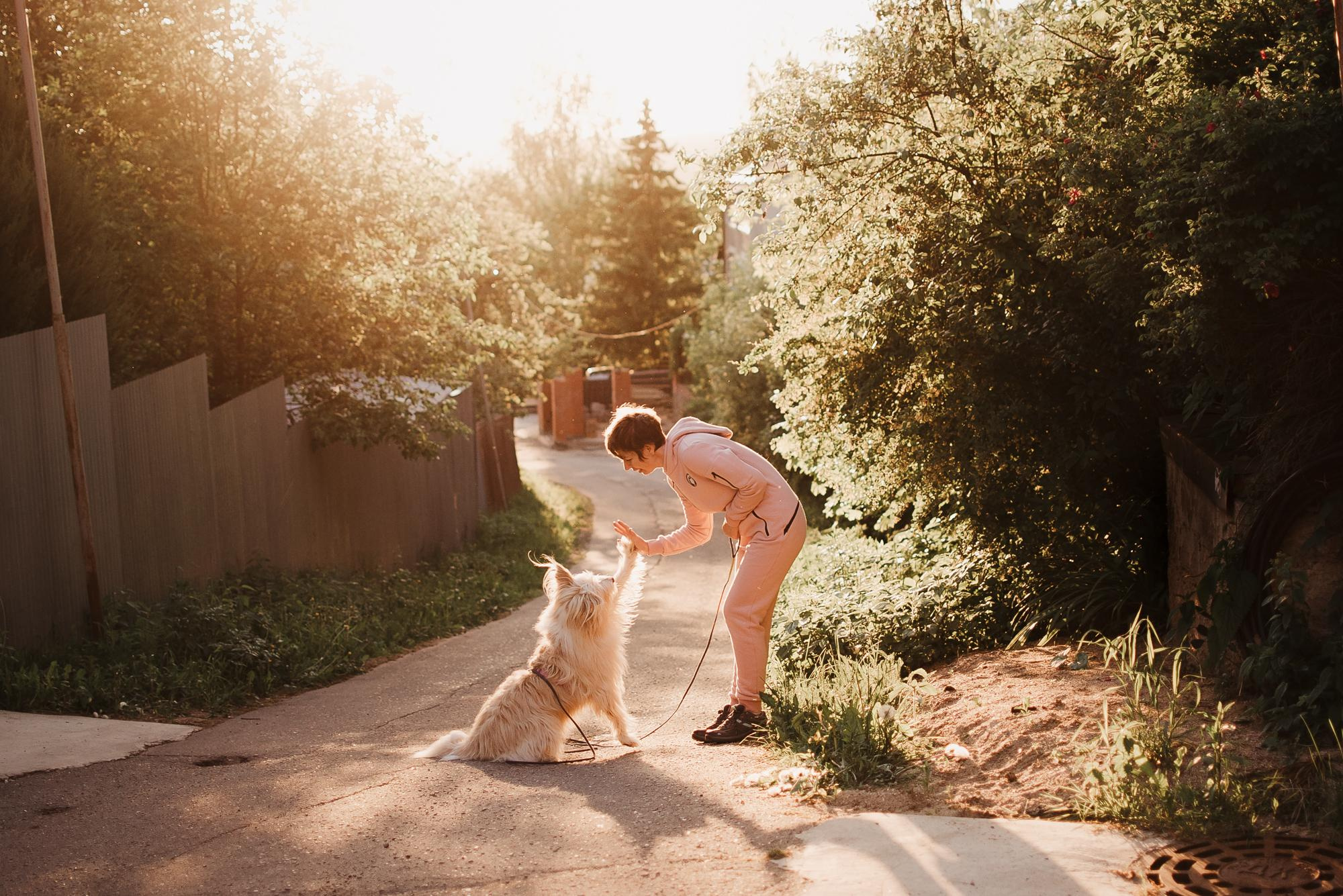 Julia and Marta. Real moments between people and their dogs