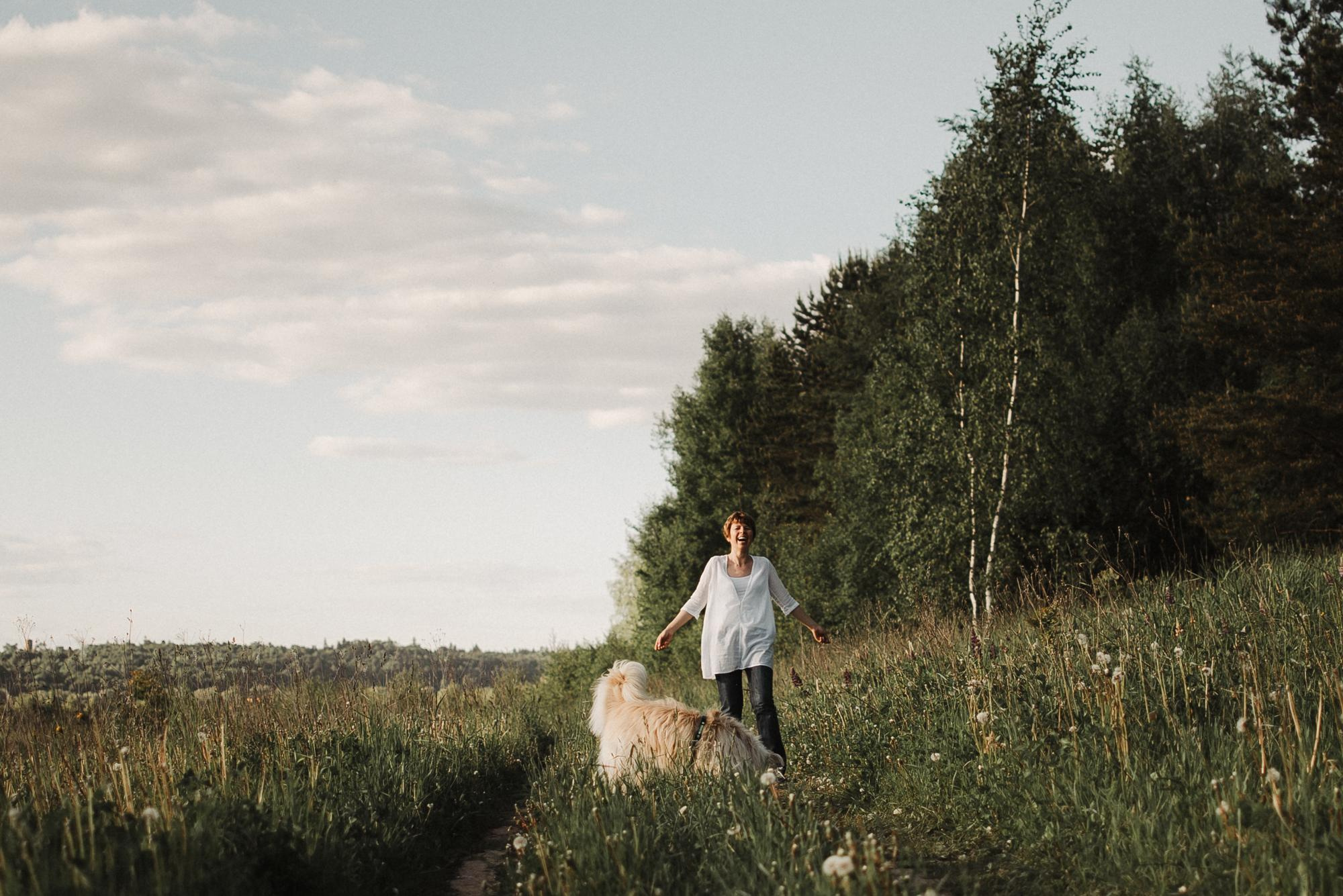 Julia and Marta. Real moments between people and their dogs