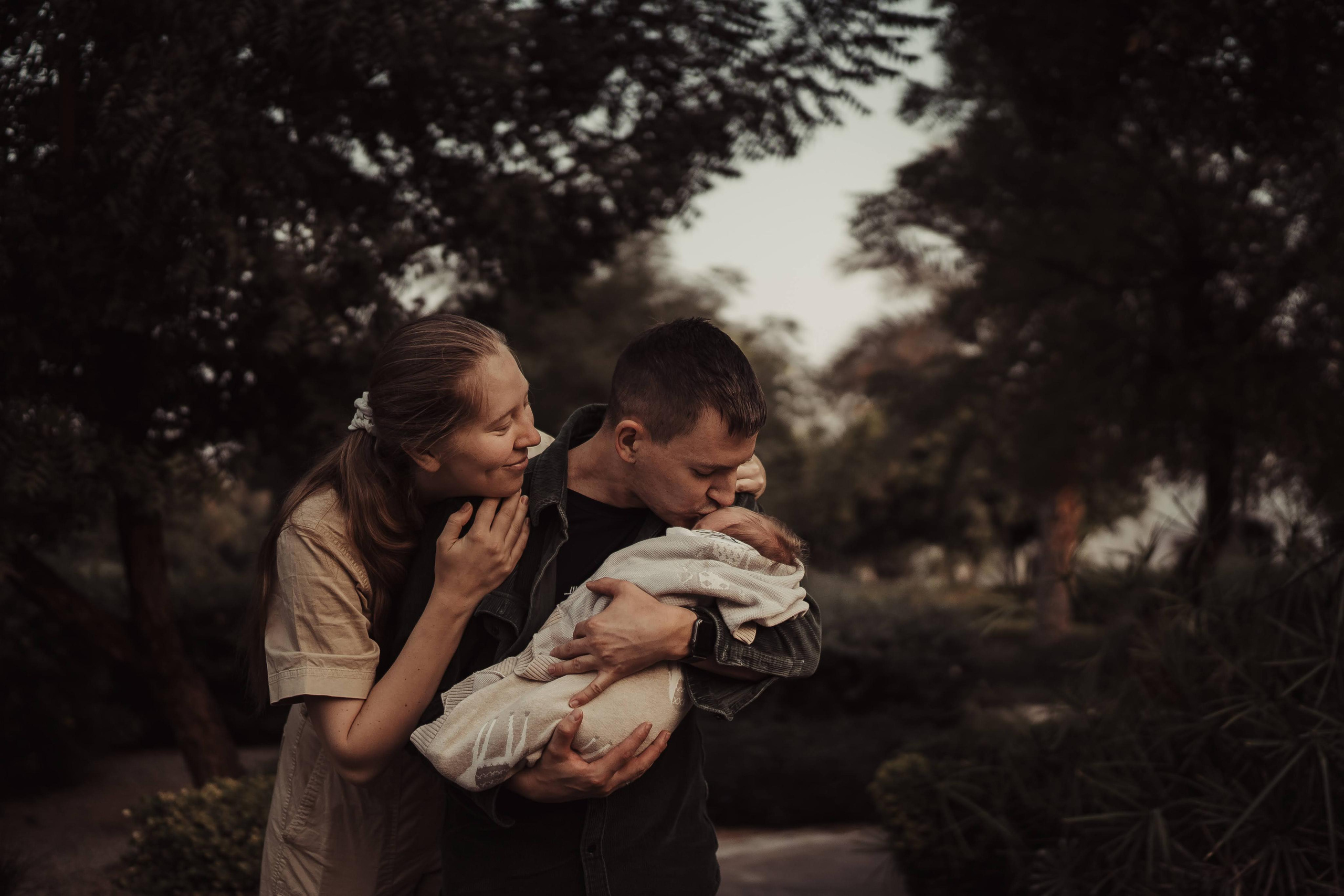 Family photo shoot. Real moments between people and their dogs