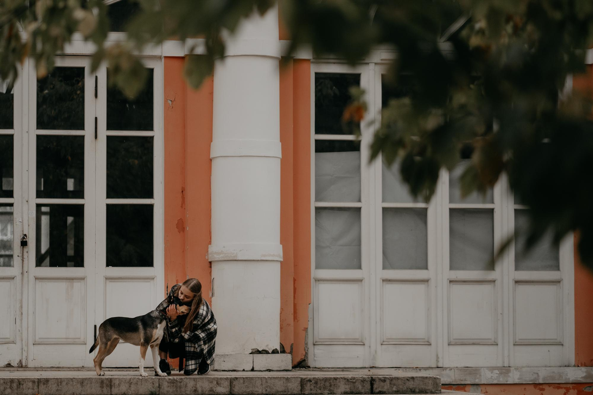 Elena and Molli. Real moments between people and their dogs