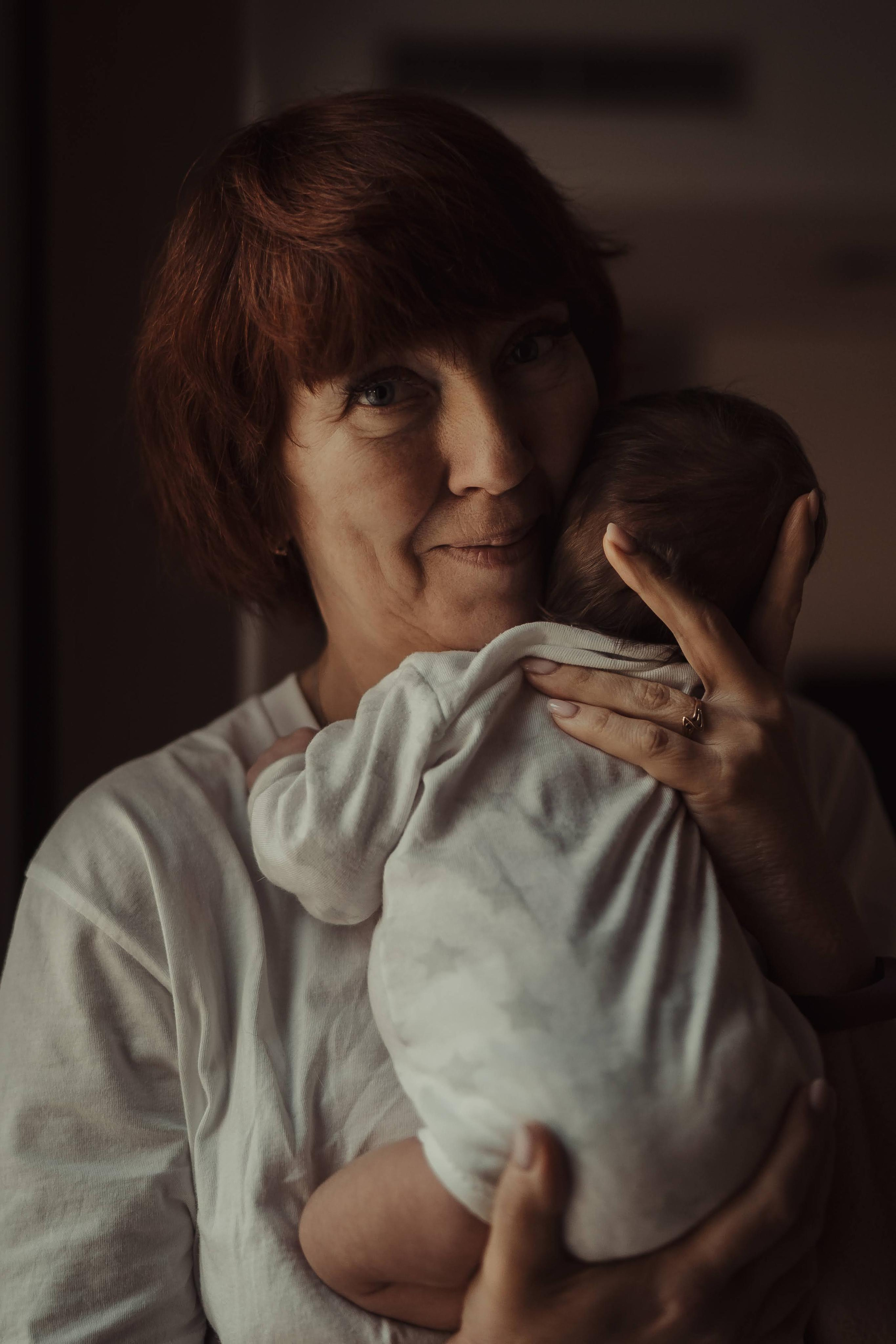 Family photo shoot. Real moments between people and their dogs