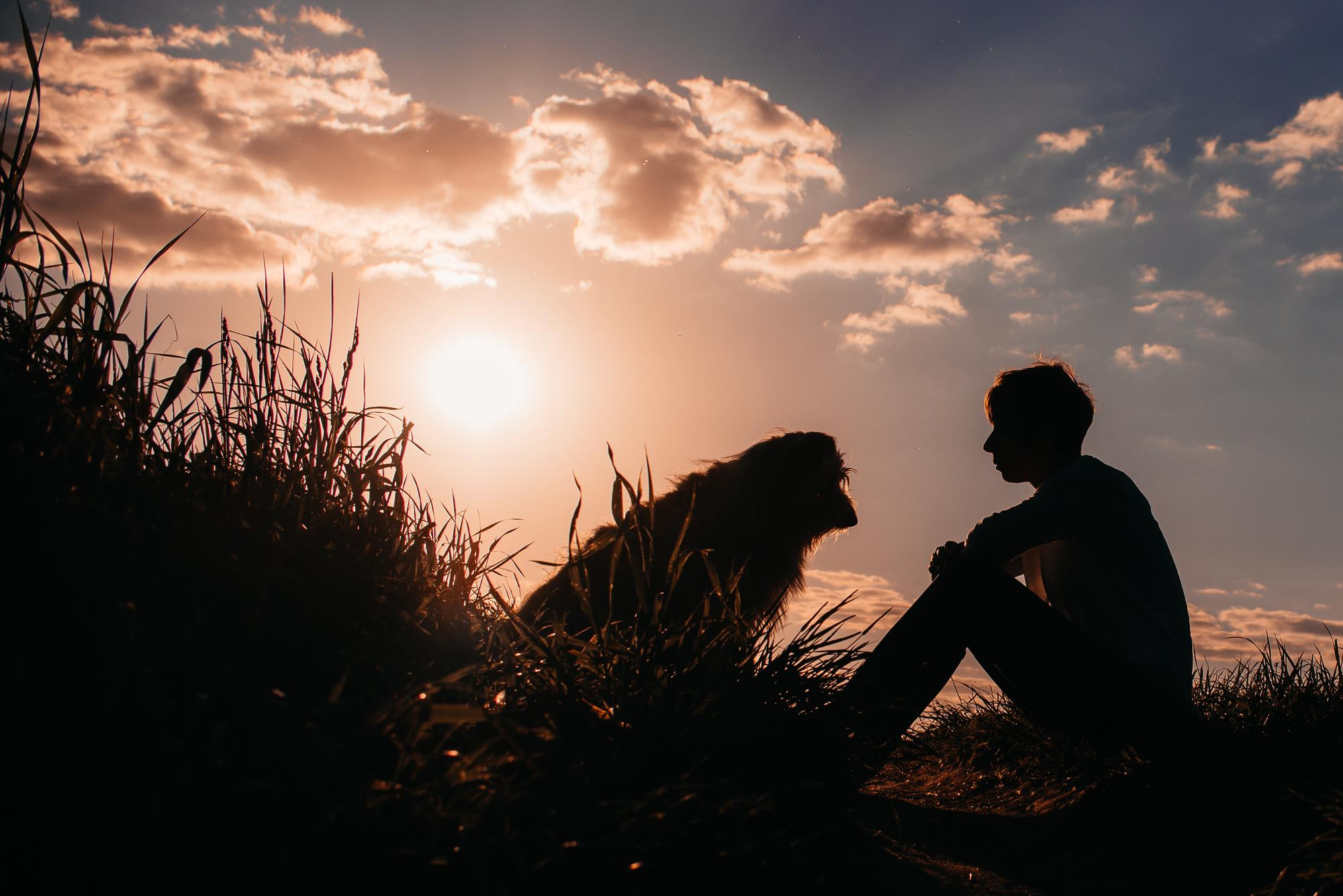 Julia and Marta. Real moments between people and their dogs