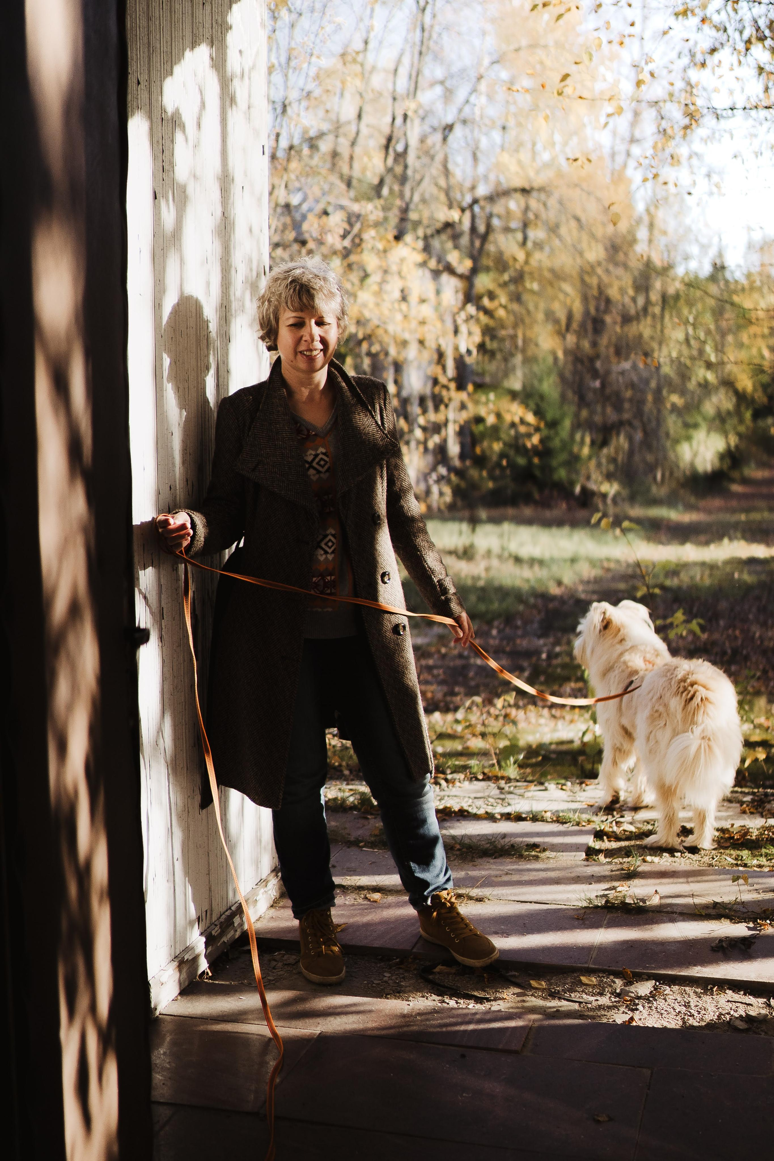 Julia and Marta. Real moments between people and their dogs
