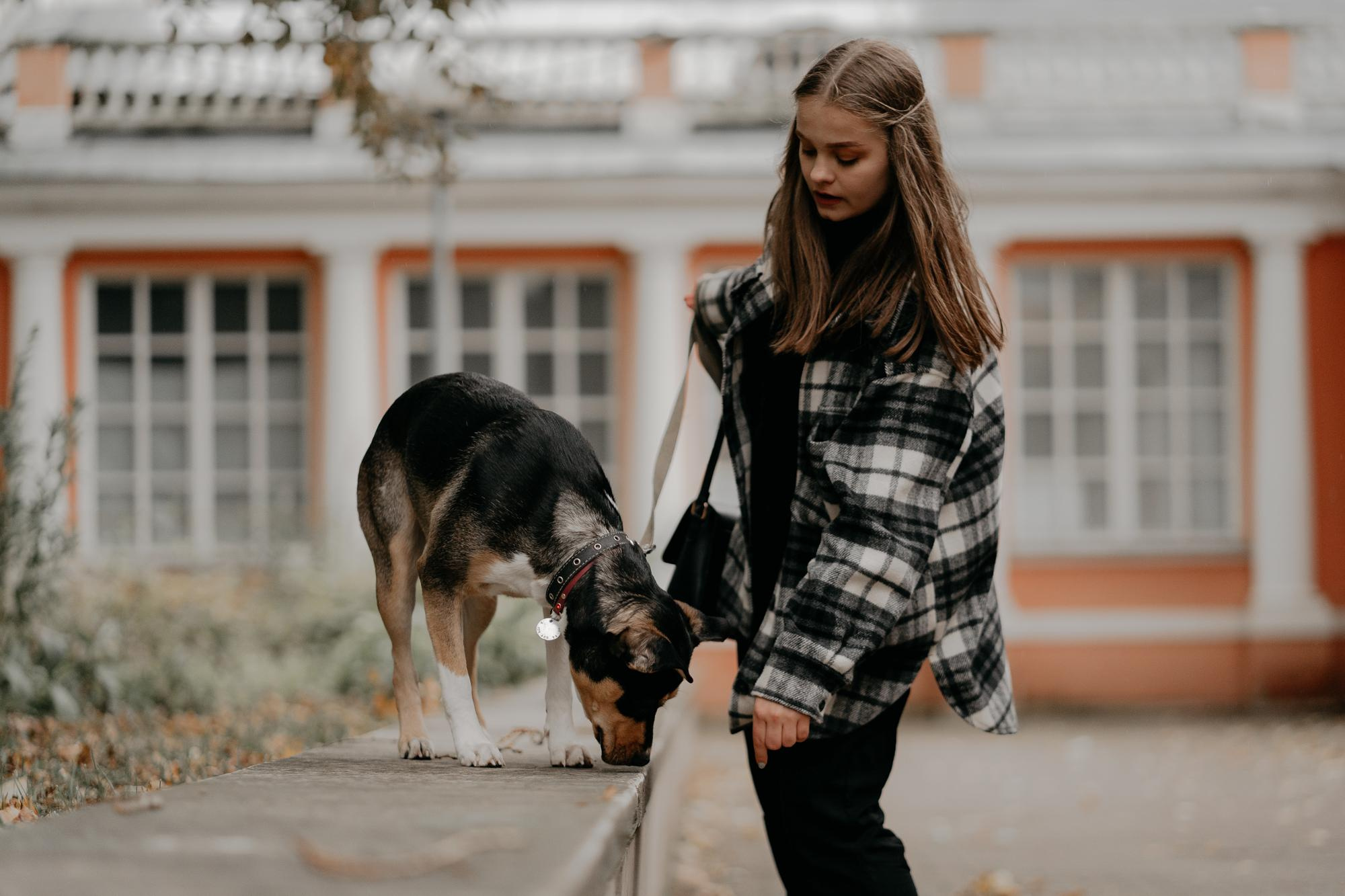 Elena and Molli. Real moments between people and their dogs