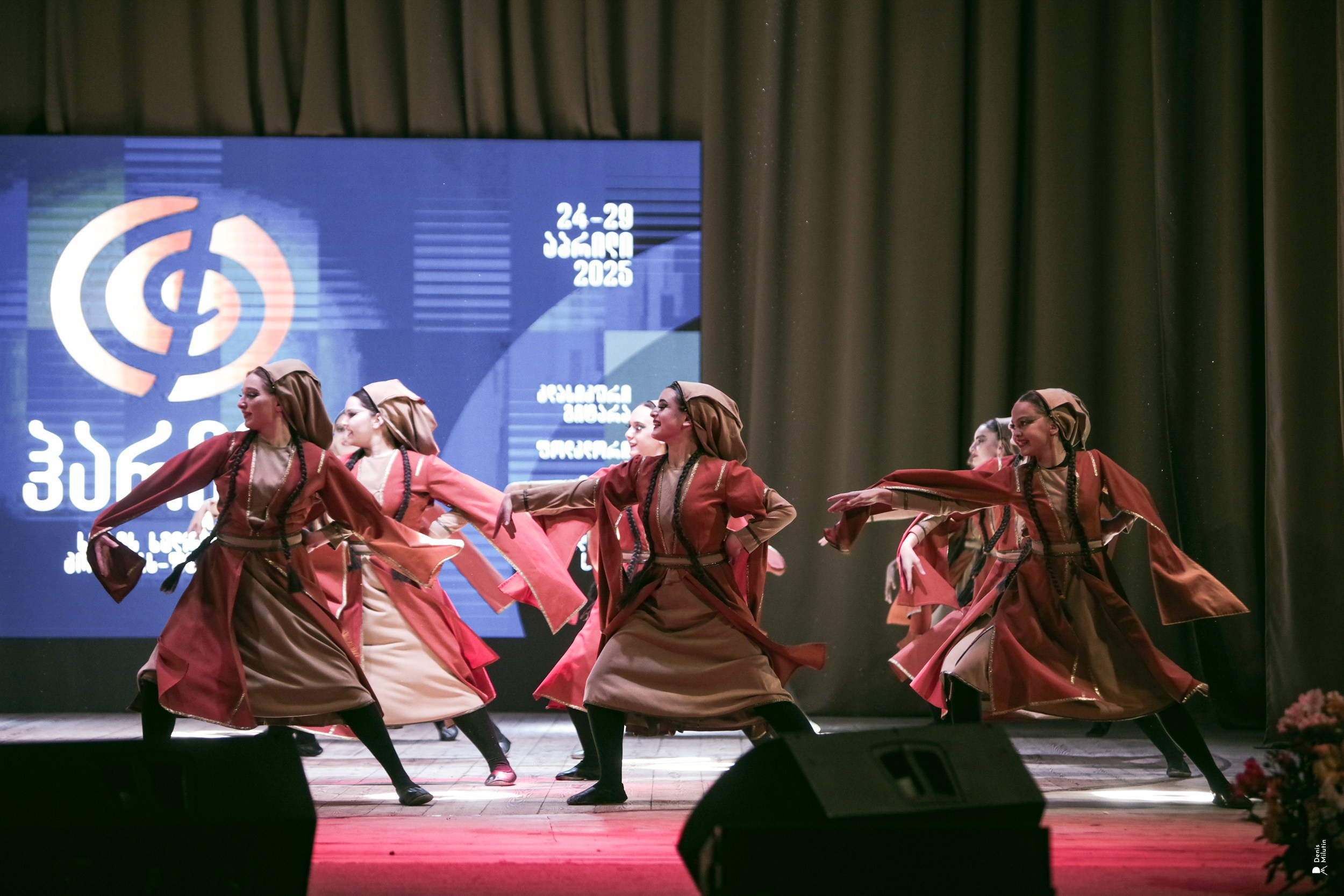 Танцы в Хоби. Портретный фотограф Денис Милютин