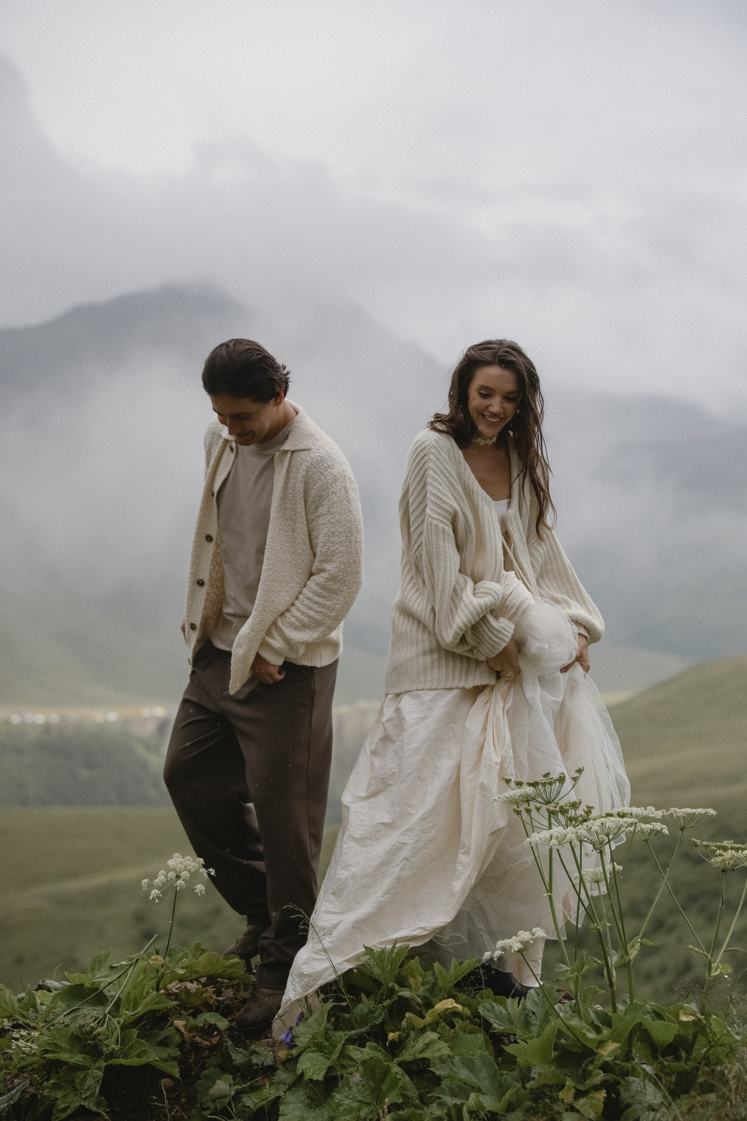 Утро невесты в глэмпинге свадебная фотосессия на Джилы-Су Приэльбрусье. Свадебный, репортажный и портретный фотограф Сочи, Краснодар. Александра Зайцева