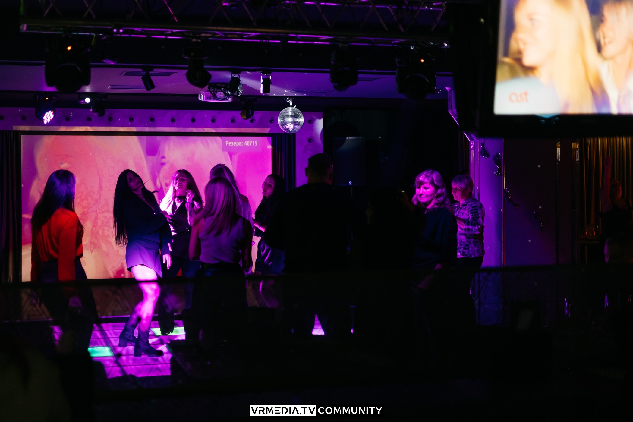 Вечер в караоке-баре «Volna»