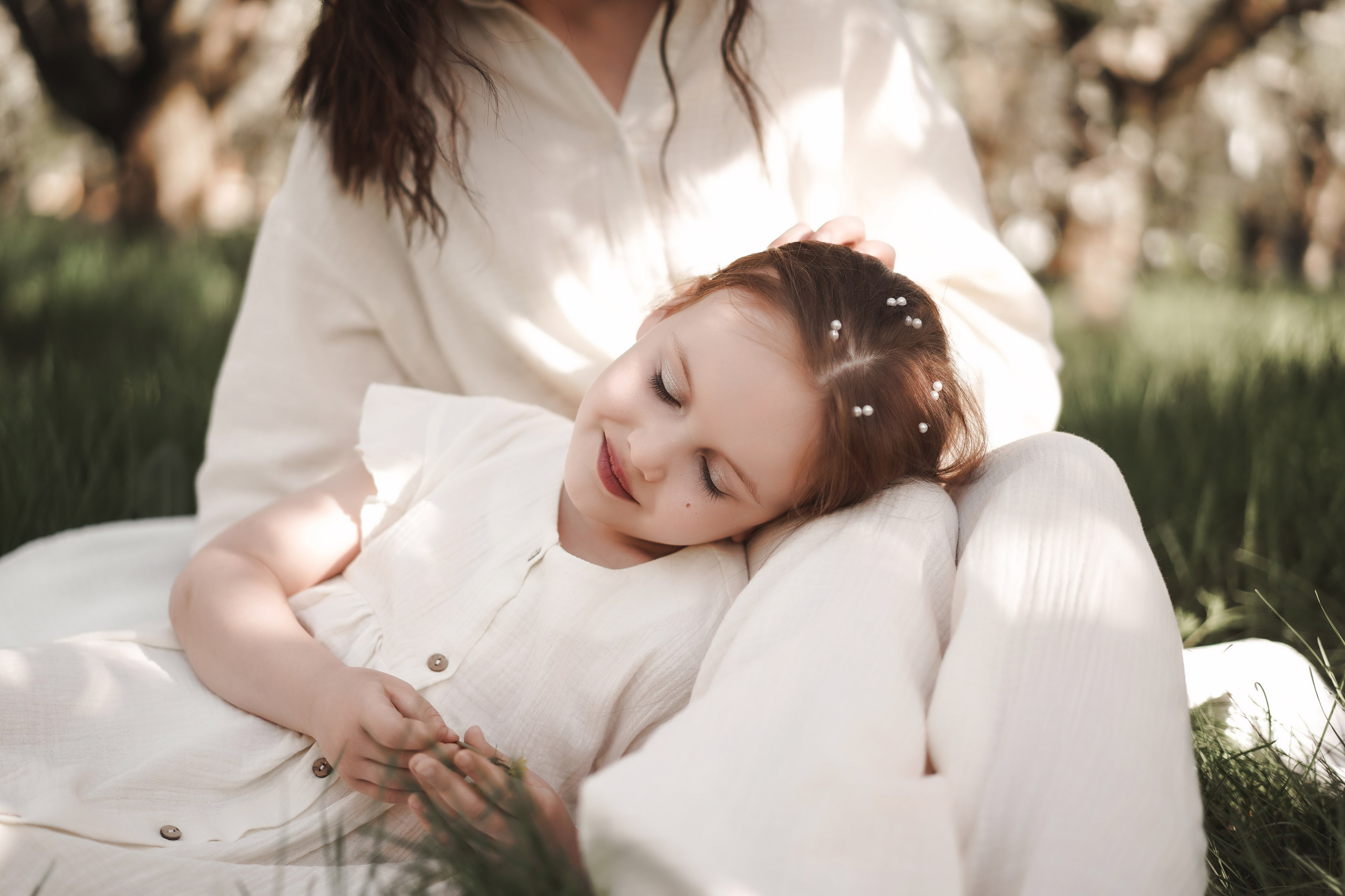 Семейная фотосессия на цветущих садах. Свадебный фотограф в Ростове-на-Дону. Таинство Крещения и Венчания, семейные фотосессии. Алёна Чёботова