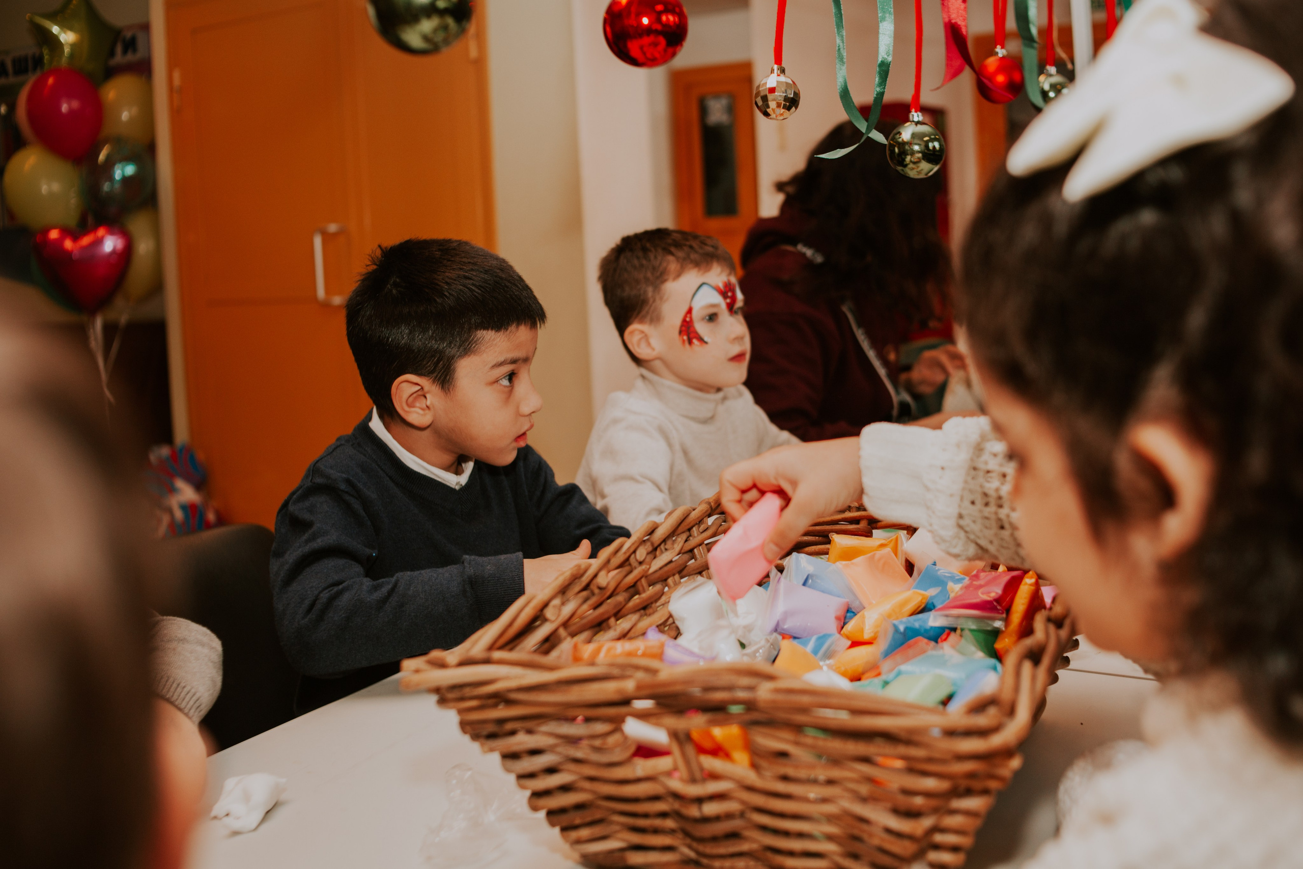 Мастер-класс от Мастерской Наташи Ой на фестивале для детей с ОВЗ «Шире круг». Семейный фотограф во Всеволожске и Санкт-Петербурге Юлия Капустина