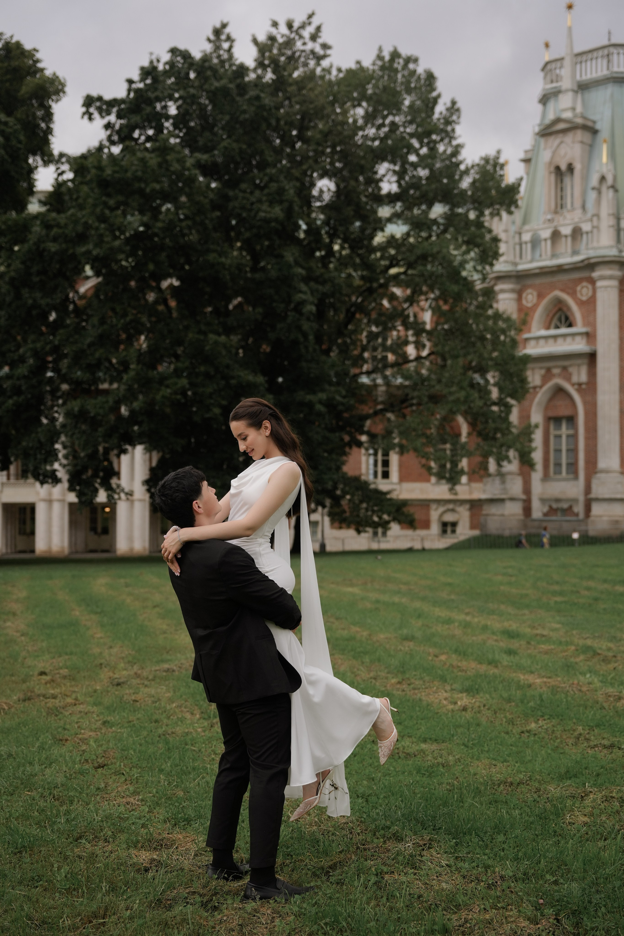 Свадебная фотосессия в усадьбе Царицыно