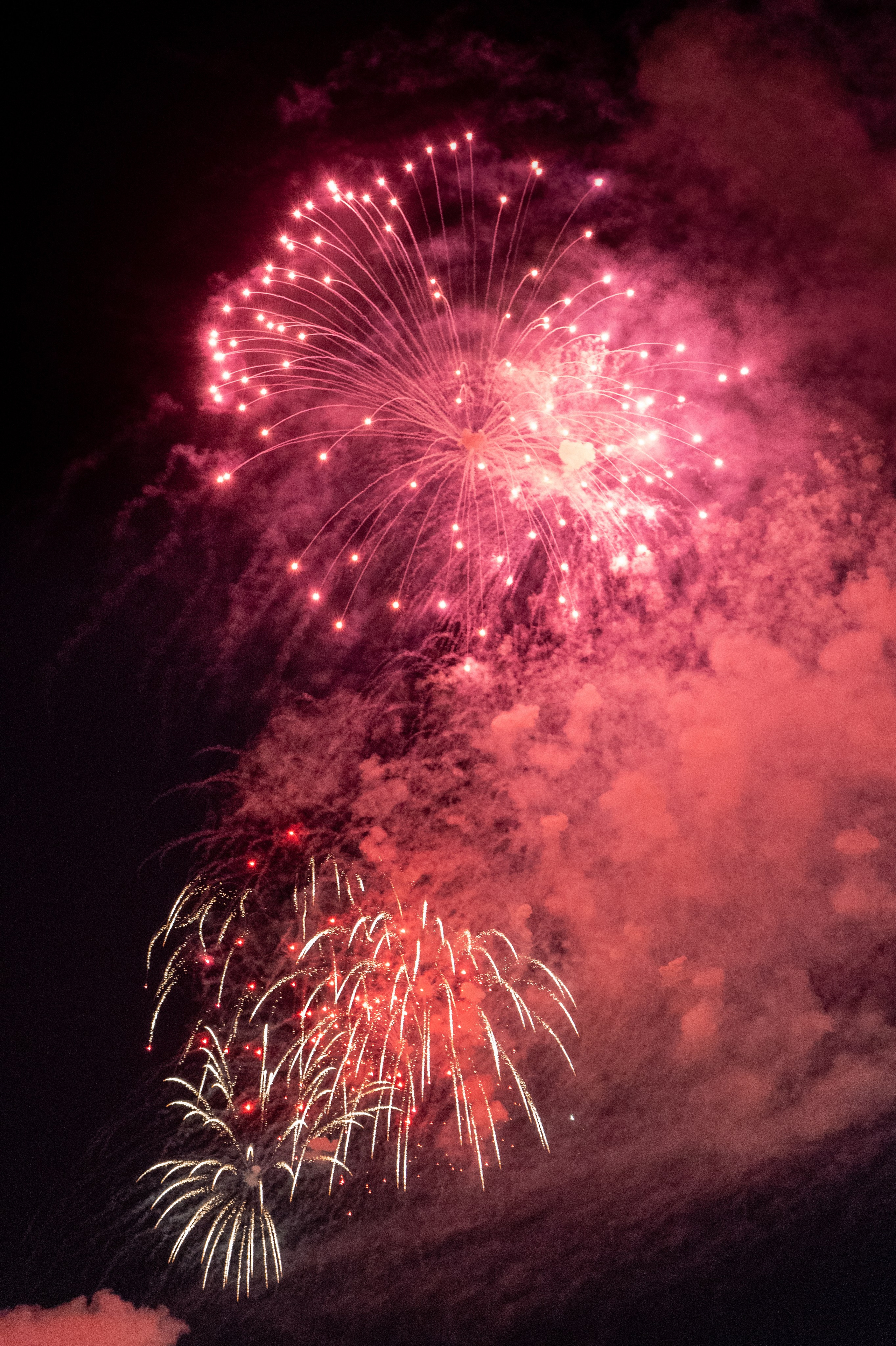 Праздничный салют в честь Дня защитника Отечества. Главная