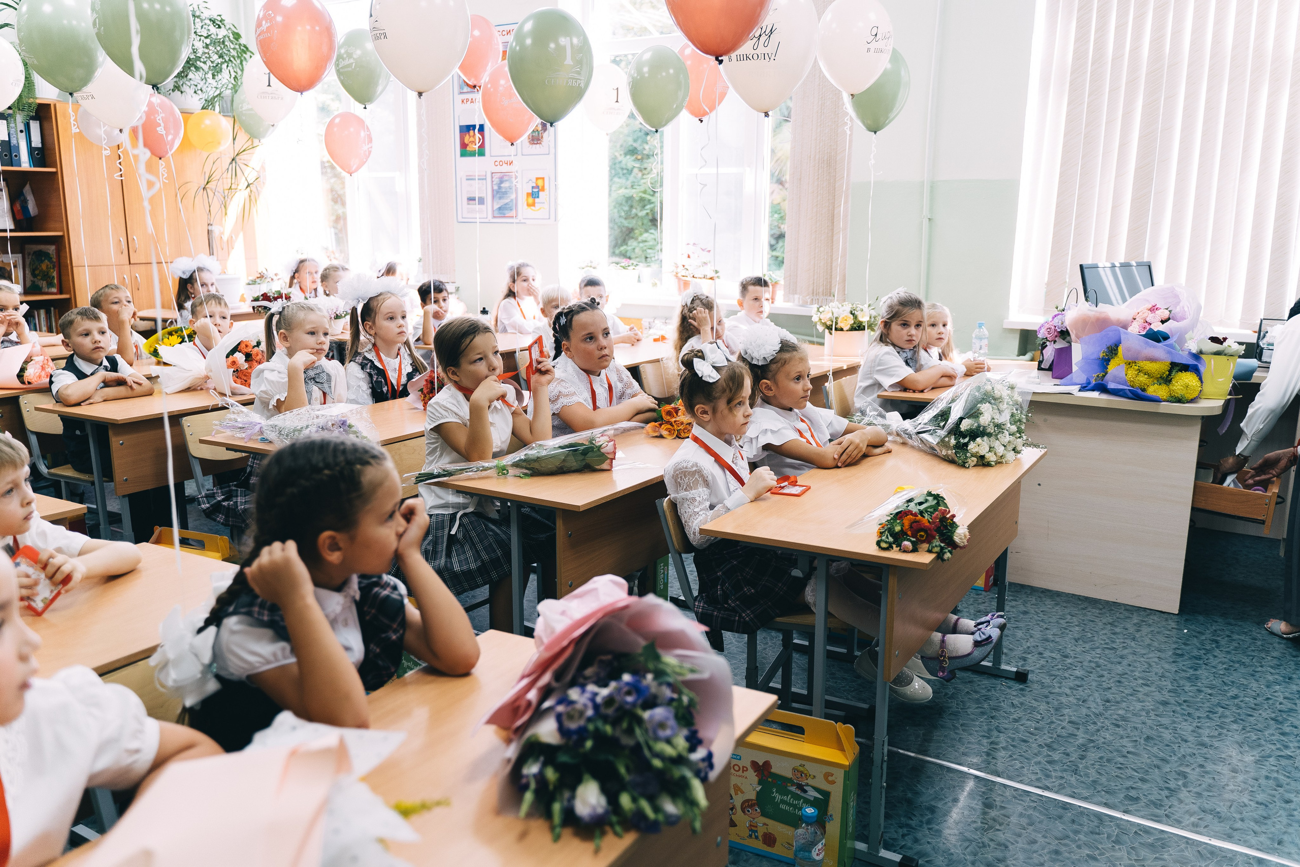 МОБУ Гимназия № 16, г. Сочи. «Первый звонок». Свадебный и семейный фотограф в городе Сочи