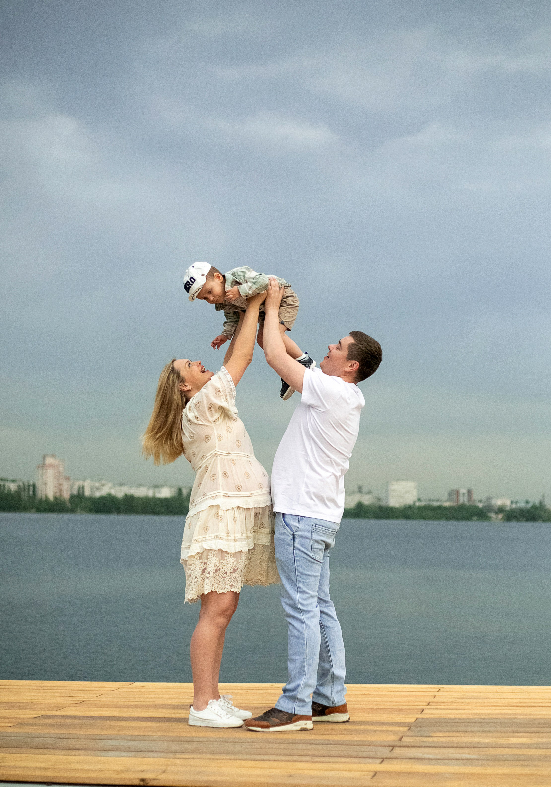 Семейная фотосессия — прогулка по набережной. Вера Соколова фотограф Воронеж