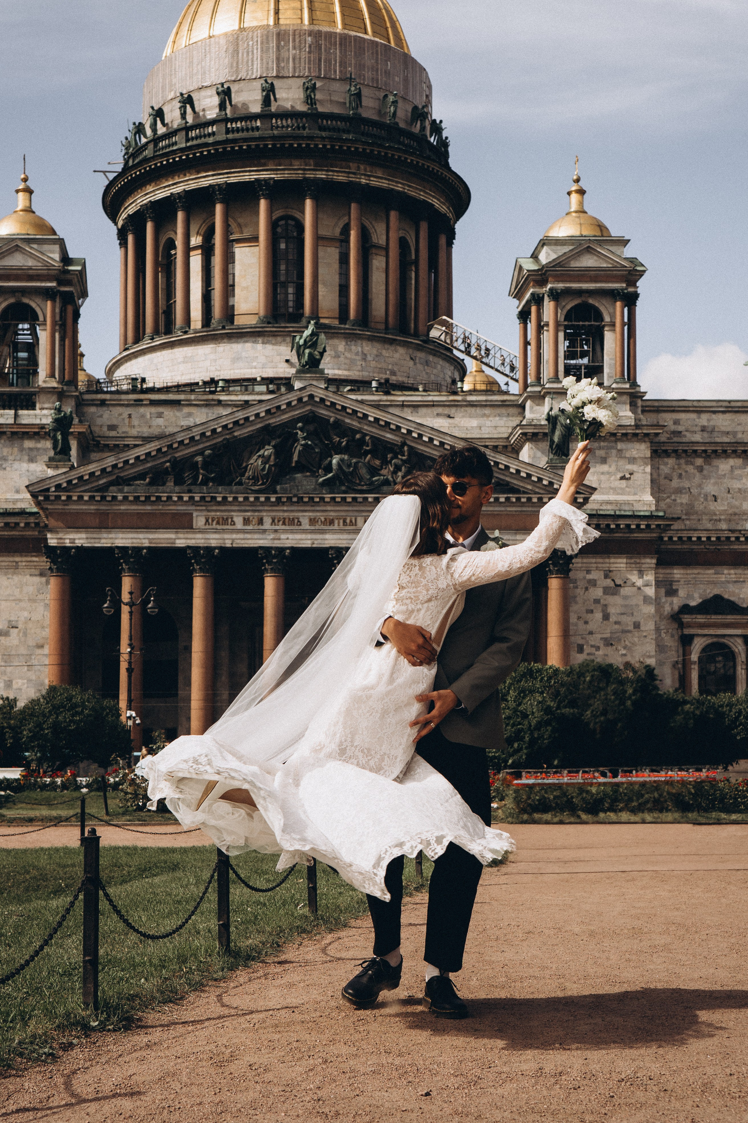 СВАДЕБНАЯ ПРОГУЛКА ВОЗЕ ИСАИКЕВСКОГО СОБОРА АСТОРИИ И ЗАКОНОДАЛЕТНОГО СОБРАНИЯ. Профессиональный фотограф, Санкт-Петербург — Виктория Богомолова