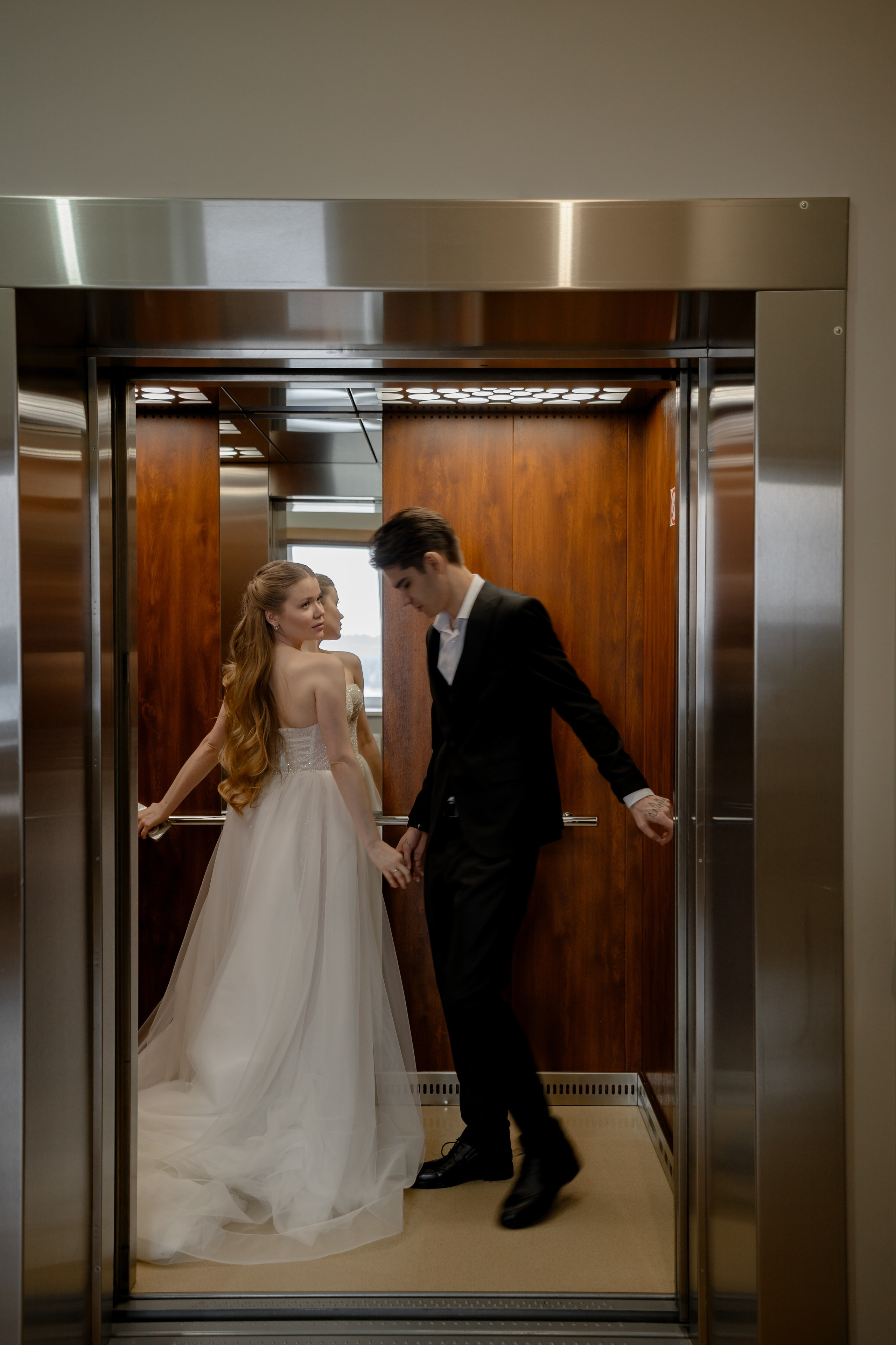 СВАДЕБНАЯ СЬЕМКА СБОРОВ В ОТЕЛЕ И ВЫЕЗД НА ЦЕРЕМОНИЮ (СНЯТО В СИБИРЕ В НИЖНЕВАРТОВСКЕ)М. Профессиональный фотограф, Санкт-Петербург — Виктория Богомолова