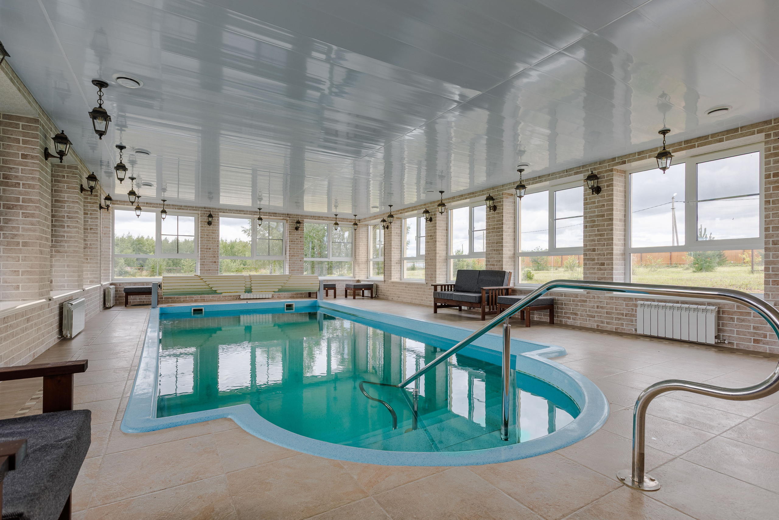 бассейн в загородном доме