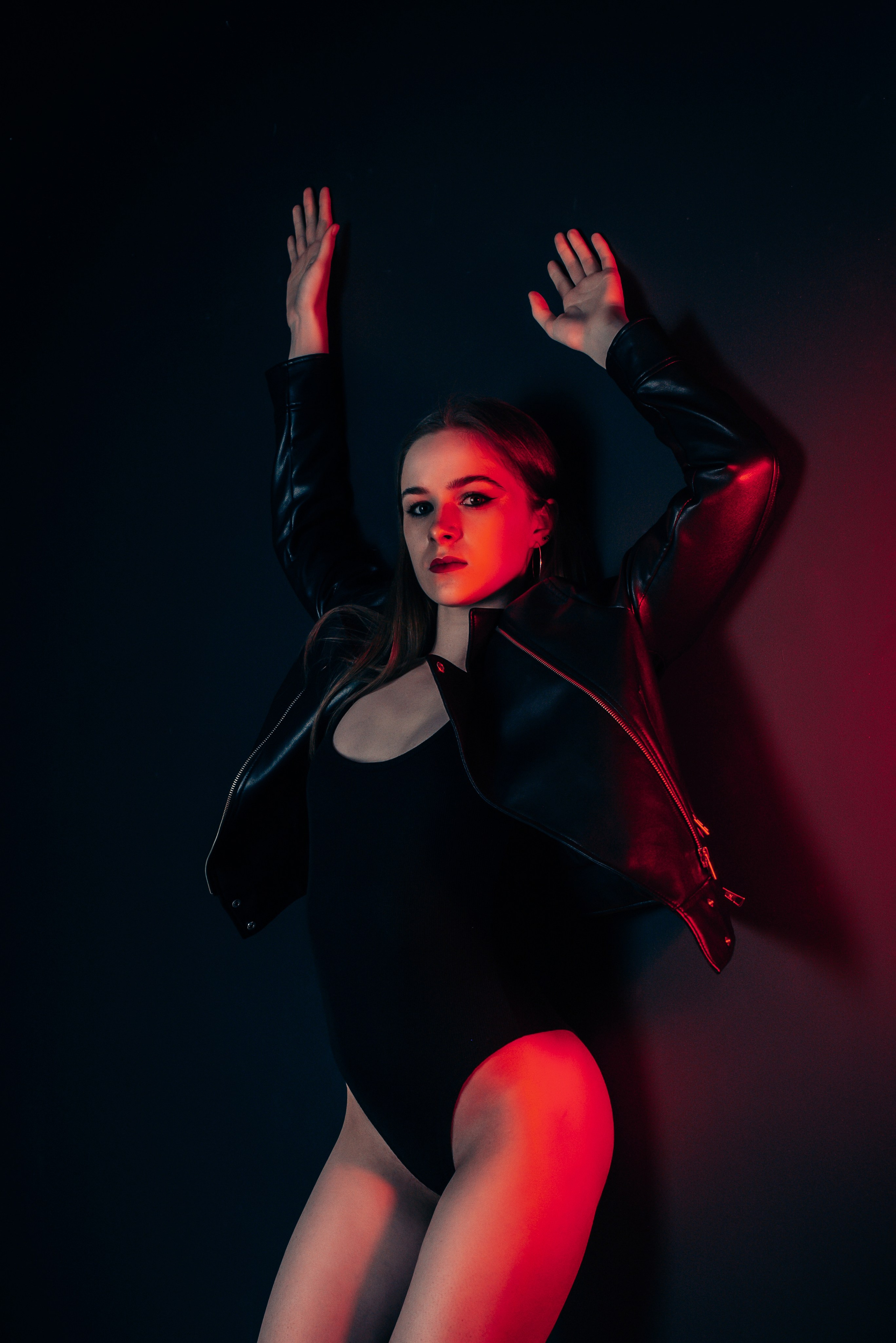 Соня в красном. Паша Страхов — фотограф