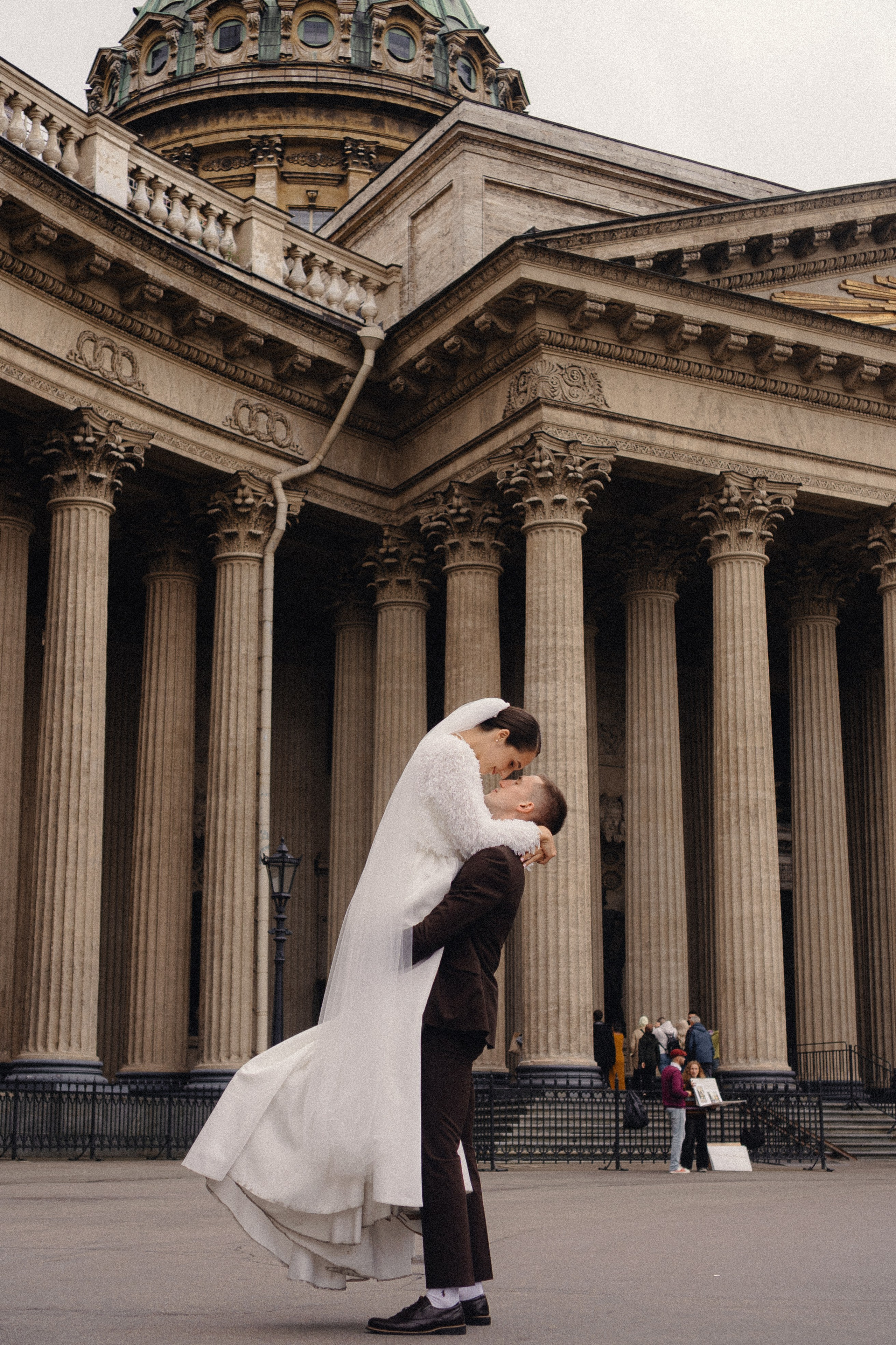 СВАДЕБНАЯ ПРОГУЛКА В САНТК-ПЕТЕРБУРГЕ (ИСАКИЕВСКИЙ СОБОР, ЗИМНЯЯ КАНАВКА, ЭРМИТАЖ И БОЛЬШАЯ МОРСКАЯ УЛИЦА). Профессиональный фотограф, Санкт-Петербург — Виктория Богомолова